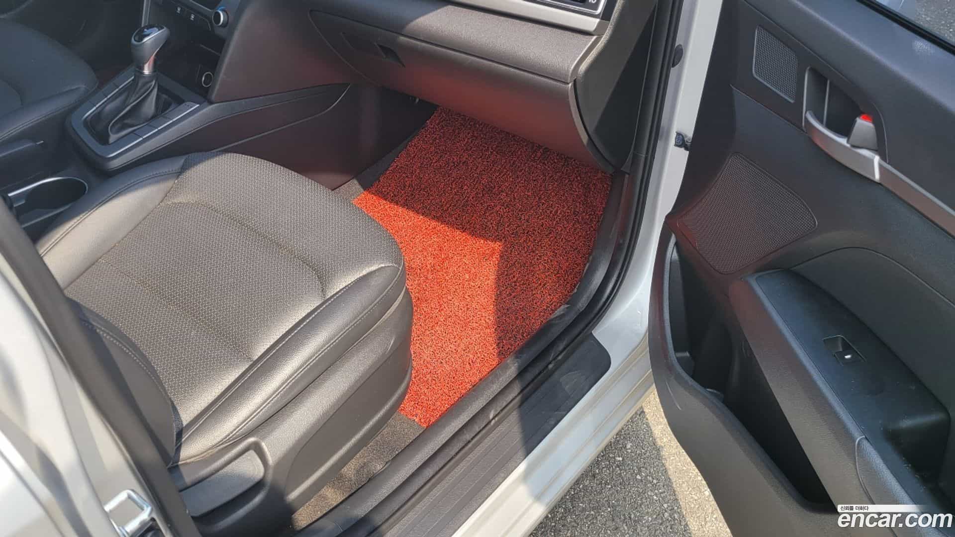 AVANTE Hyundai 2018.1-INNER-010