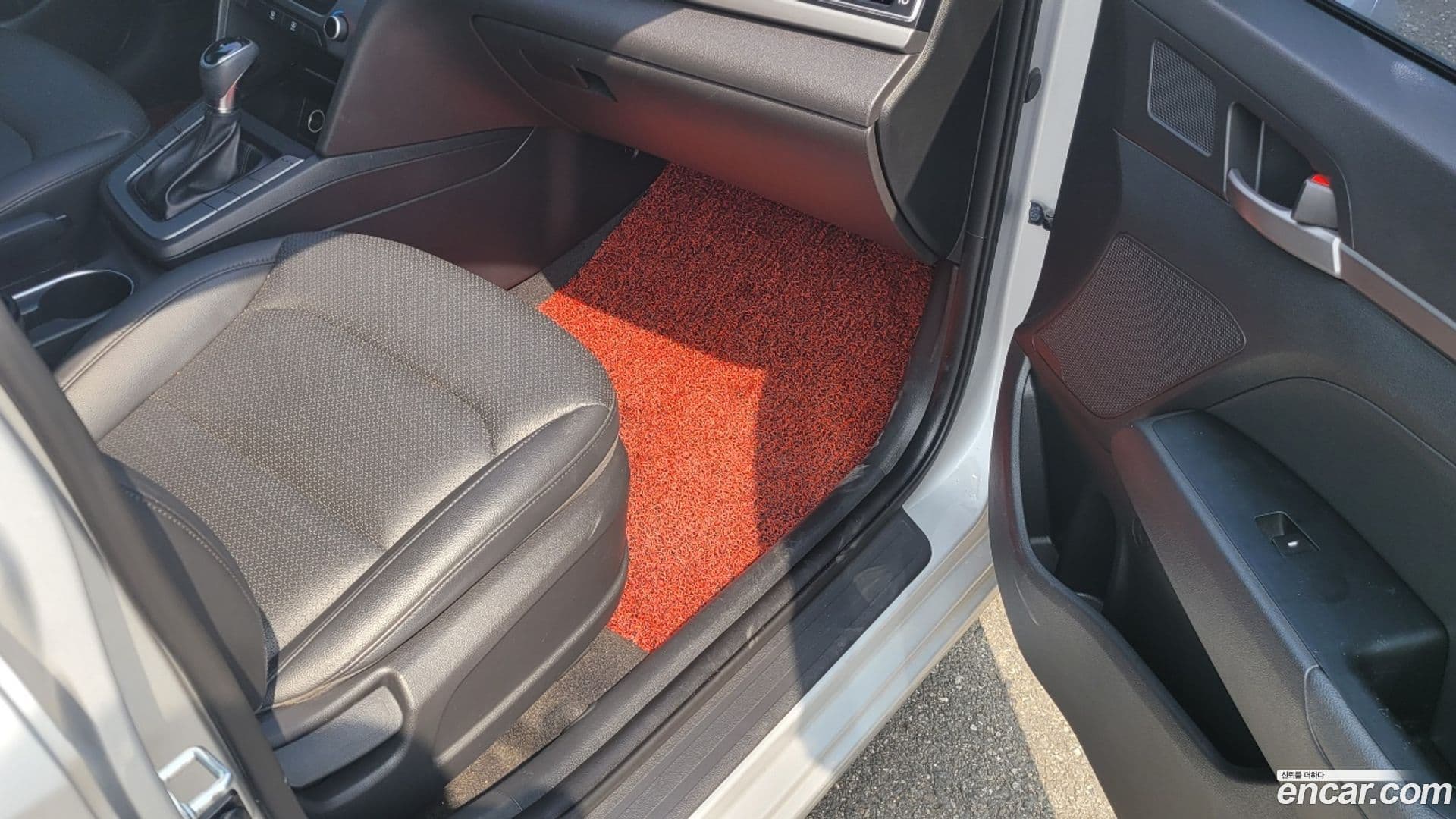 Main__Slider__Photo:AVANTE Hyundai 2018.1-9