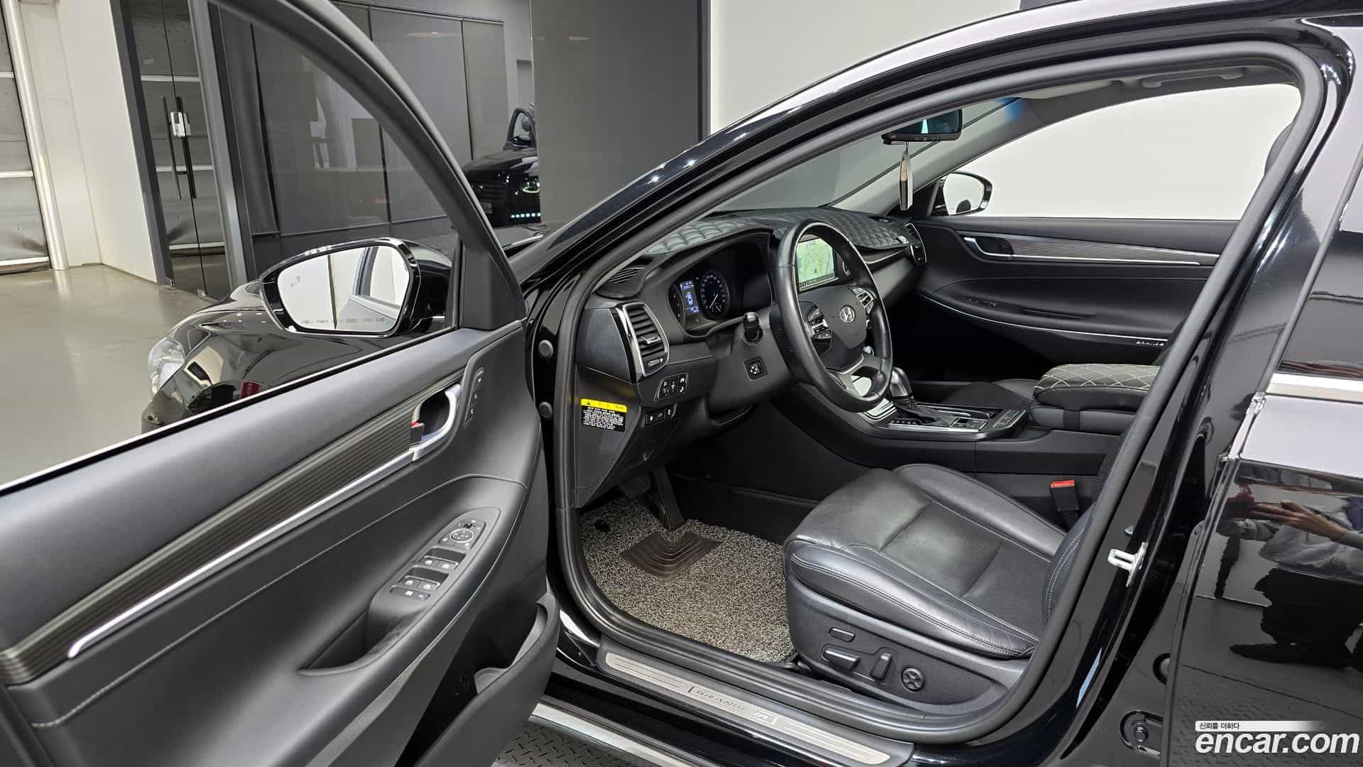 Grandeur Hyundai 2017.7-OPTION-015