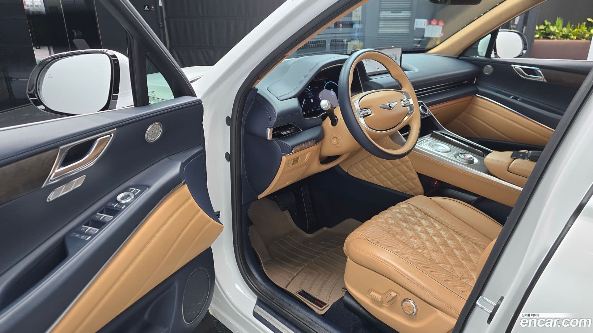 Main__Slider__Photo:GV80 Genesis 2022.4-10