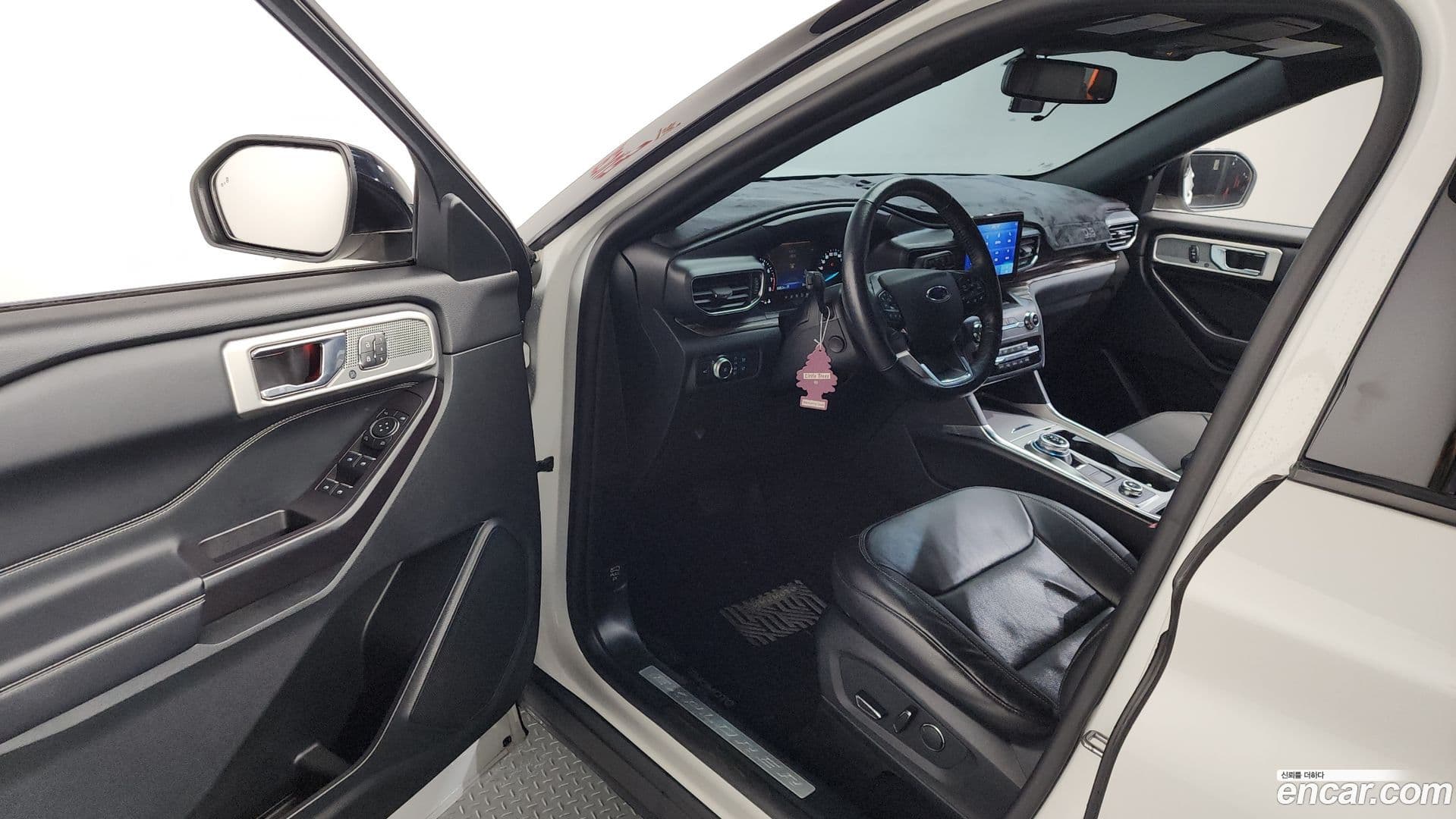 Main__Slider__Photo:Explorer Ford 2020.0-9