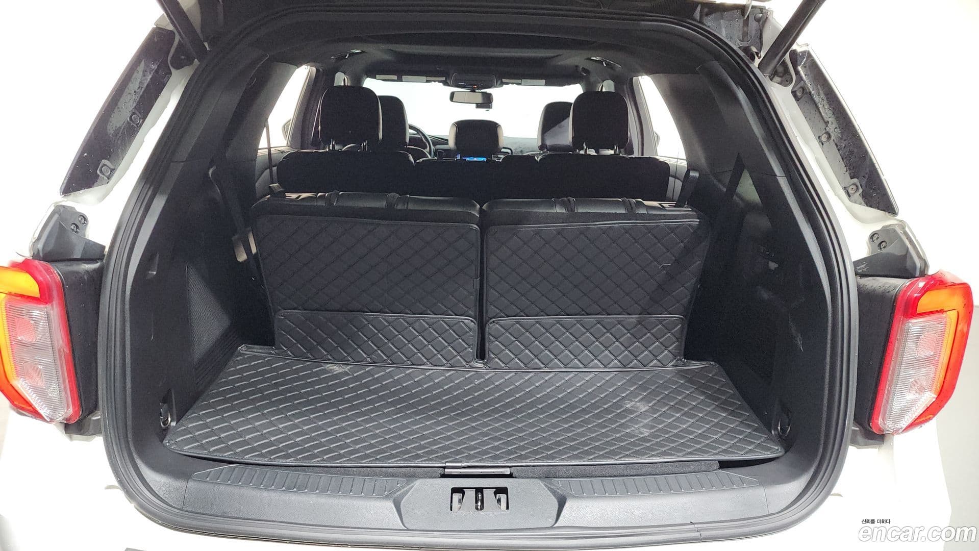 Main__Slider__Photo:Explorer Ford 2020.0-19