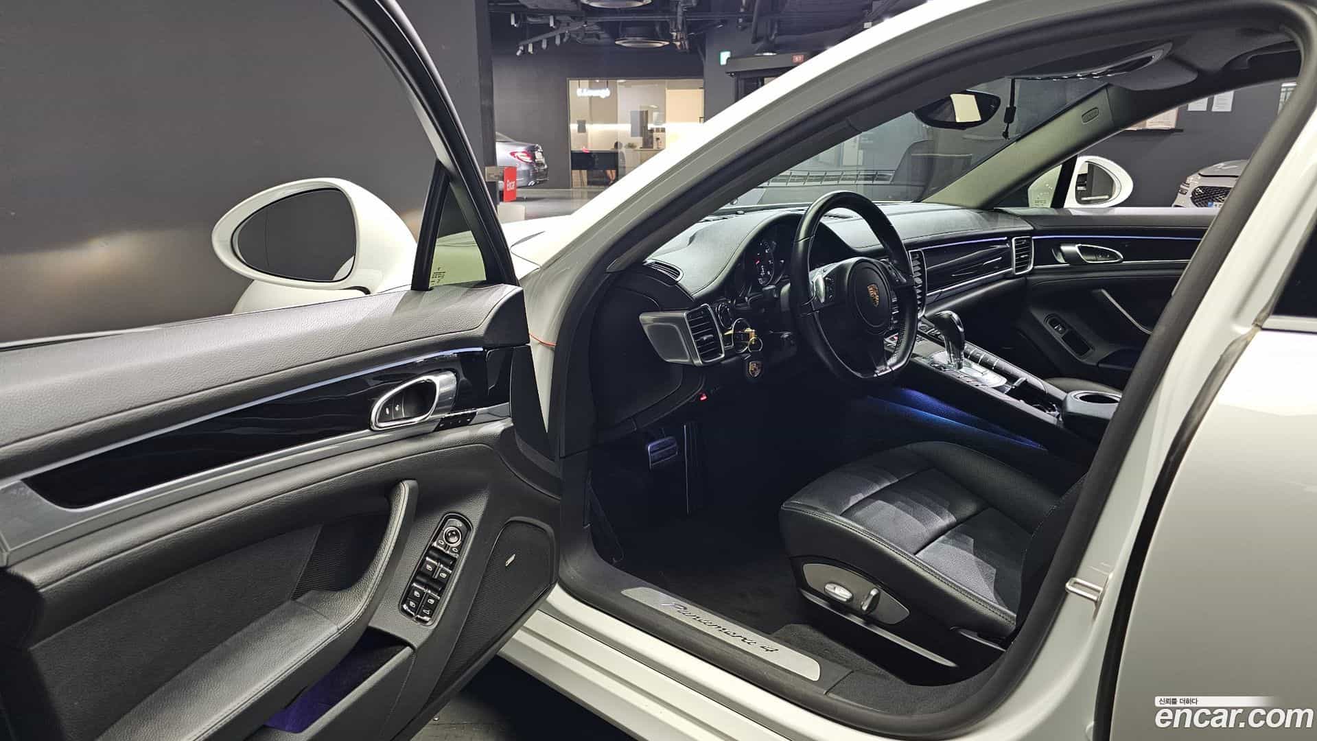 Panamera Porsche 2015.3-OPTION-016