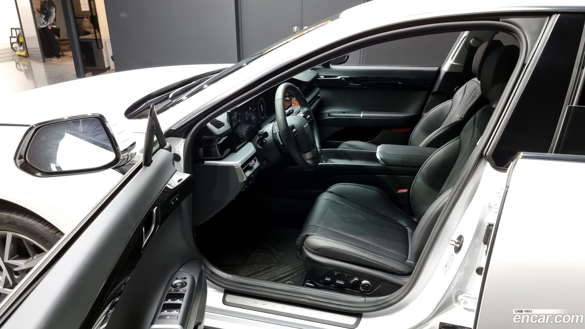 Main__Slider__Photo:Grandeur Hyundai 2024.2-9