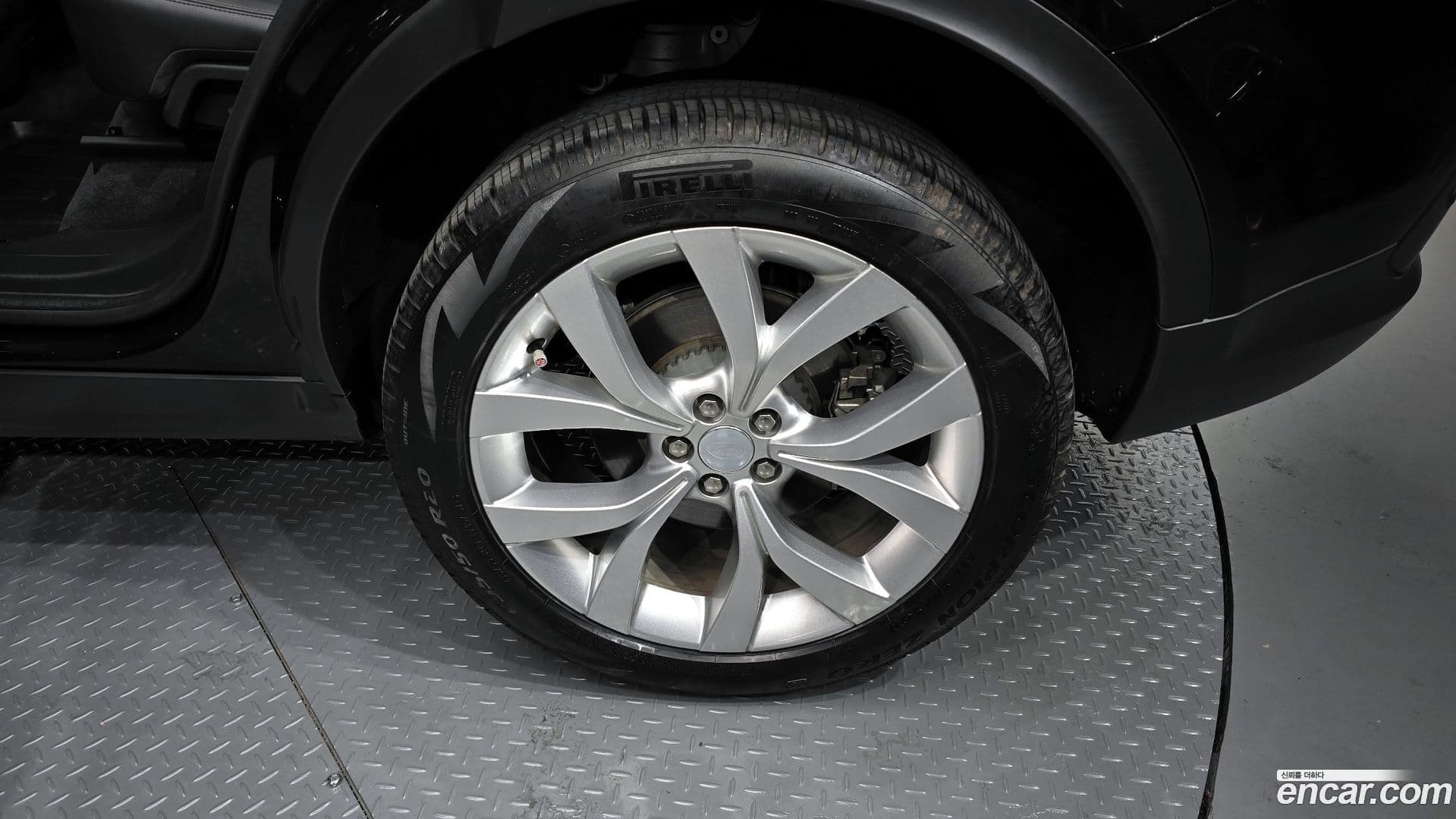 Main__Slider__Photo:Discovery Sport Land Rover 2023.11-4