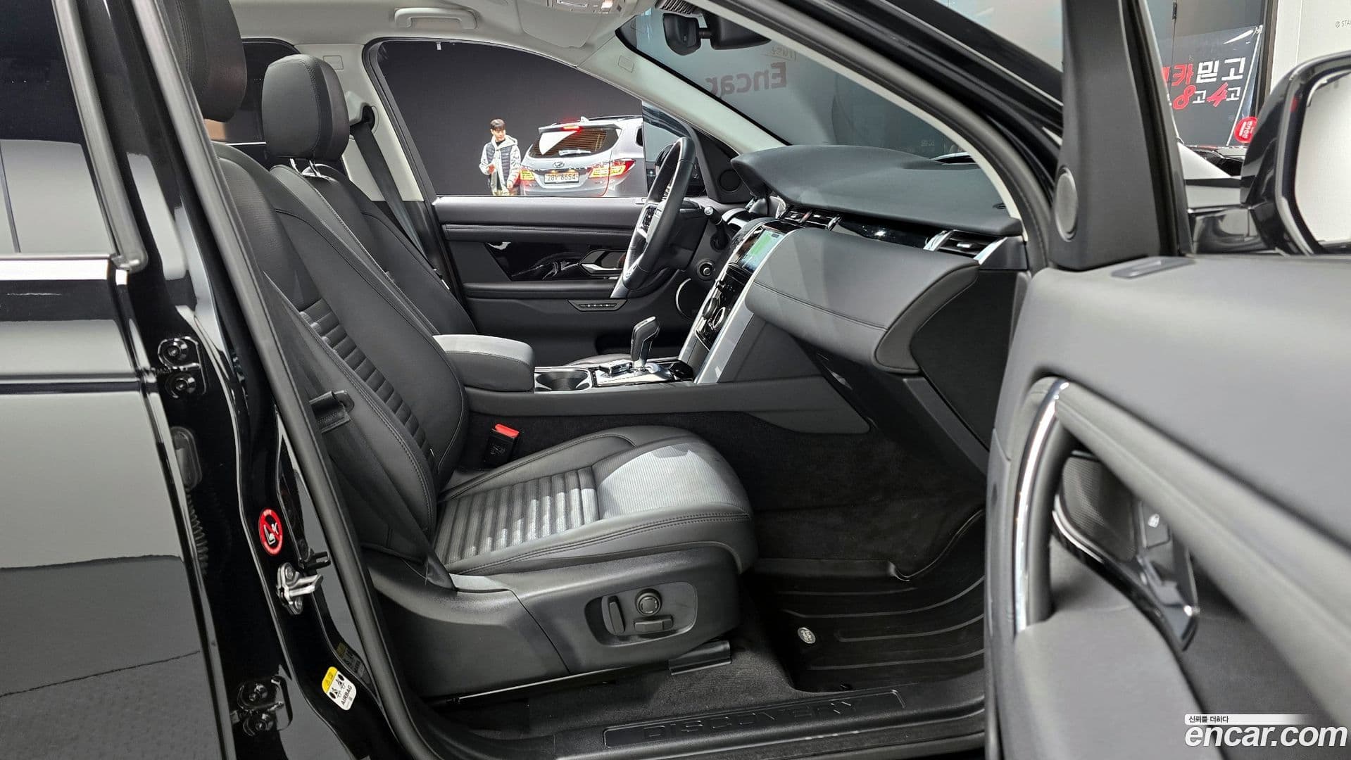 Main__Slider__Photo:Discovery Sport Land Rover 2023.11-10