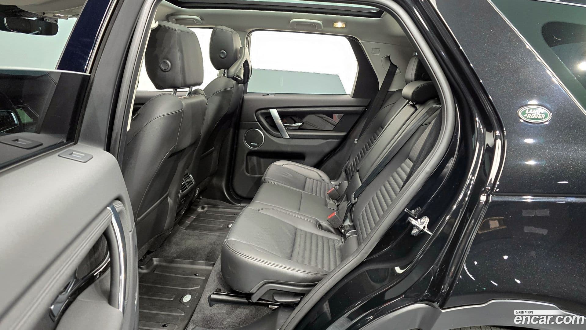 Main__Slider__Photo:Discovery Sport Land Rover 2023.11-12