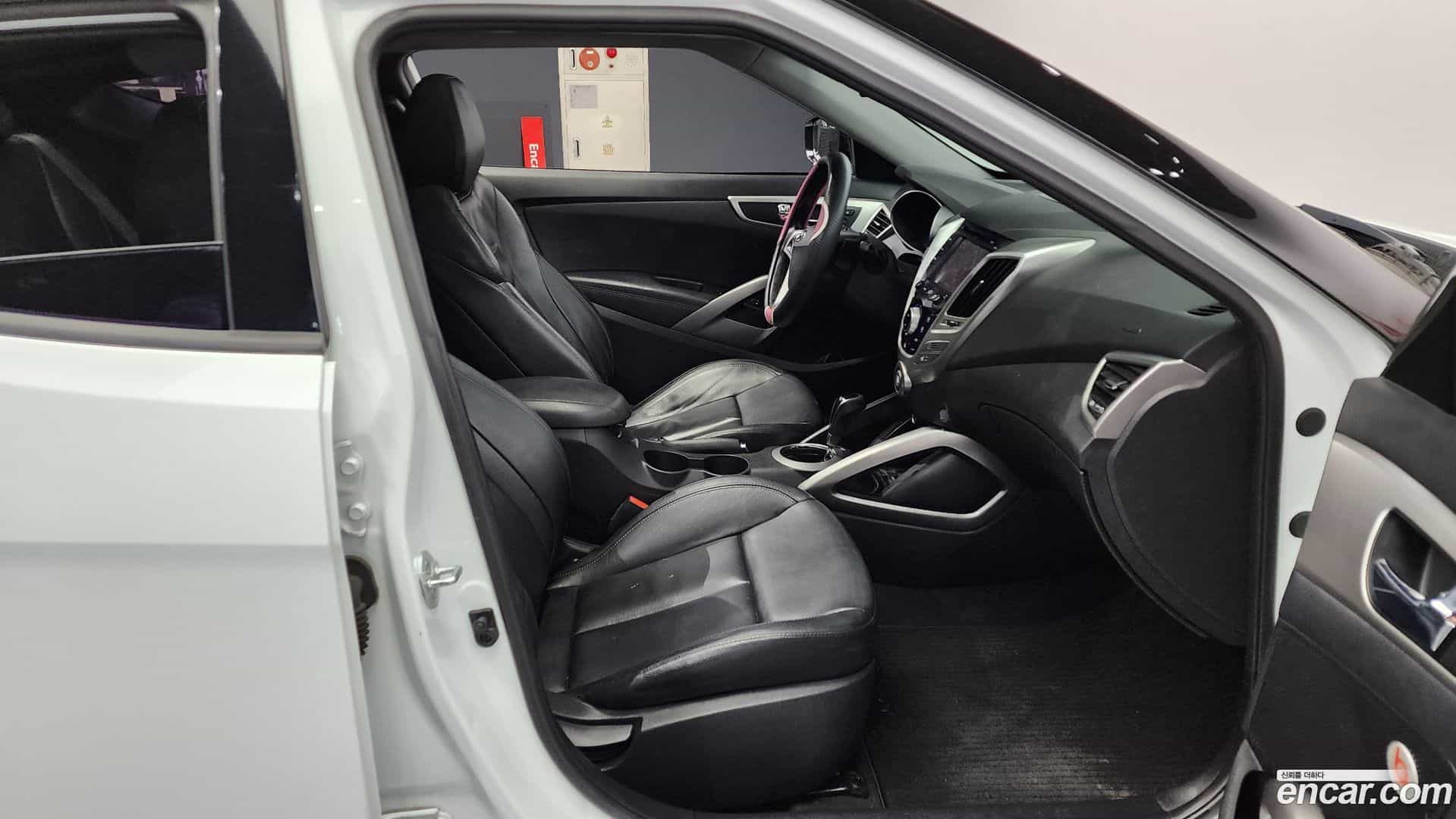 Veloster Hyundai 2014.4-OPTION-015