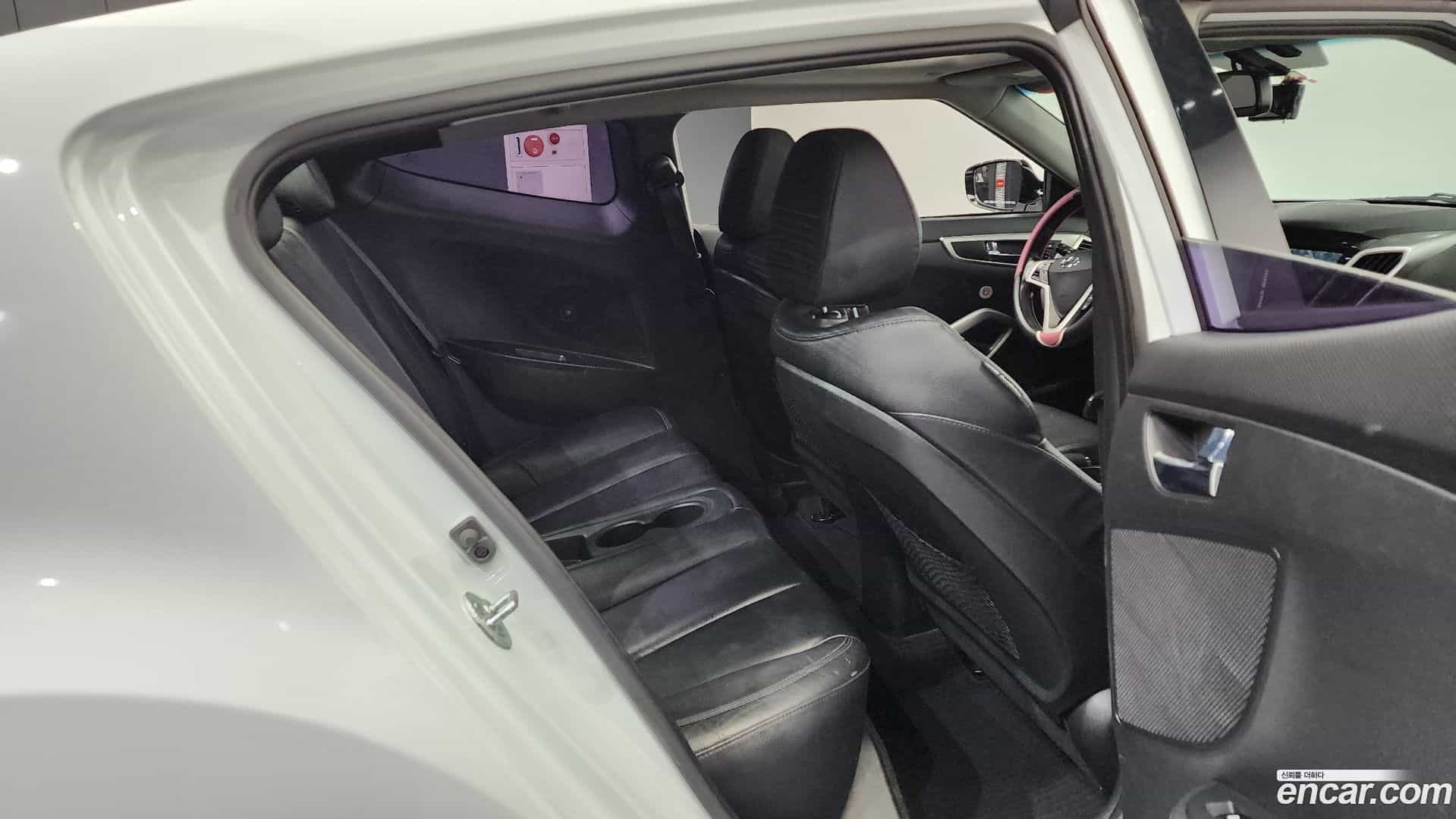 Veloster Hyundai 2014.4-OPTION-016