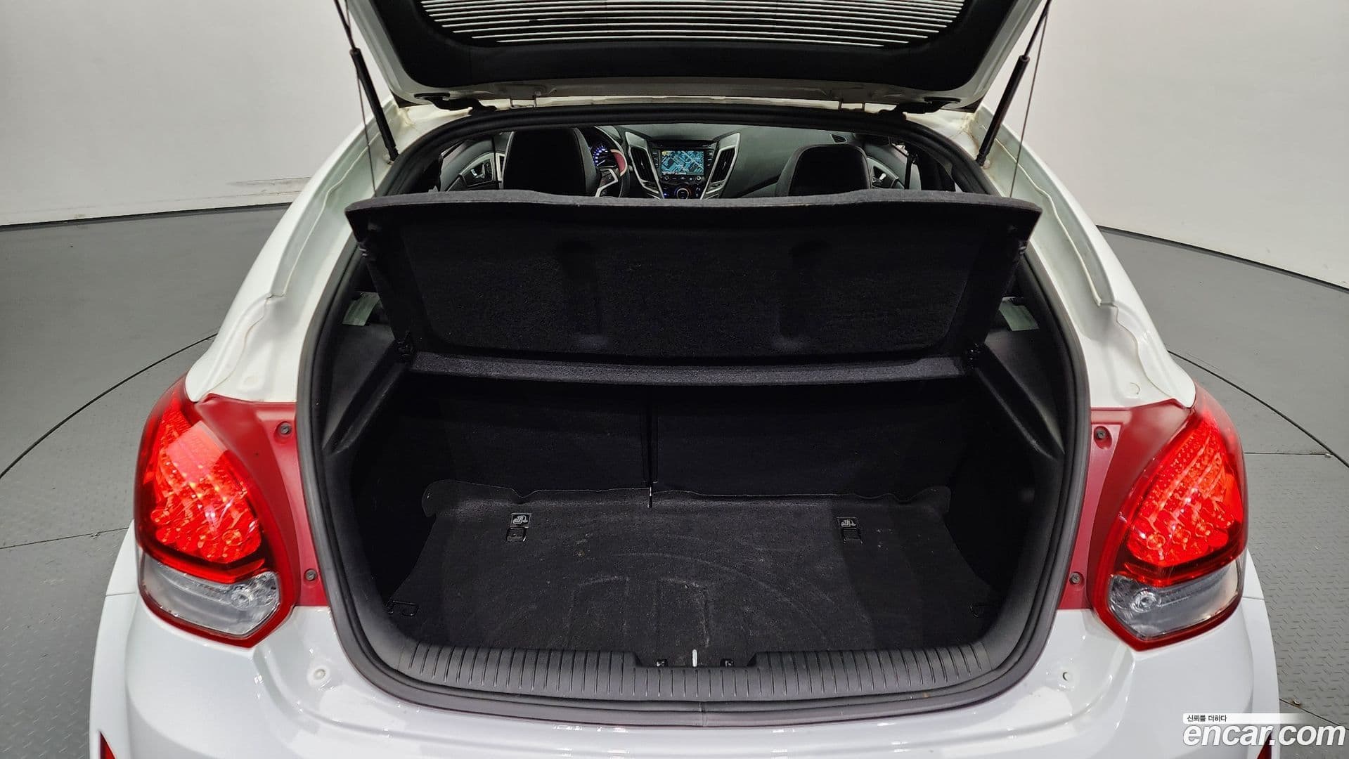 Main__Slider__Photo:Veloster Hyundai 2014.4-19