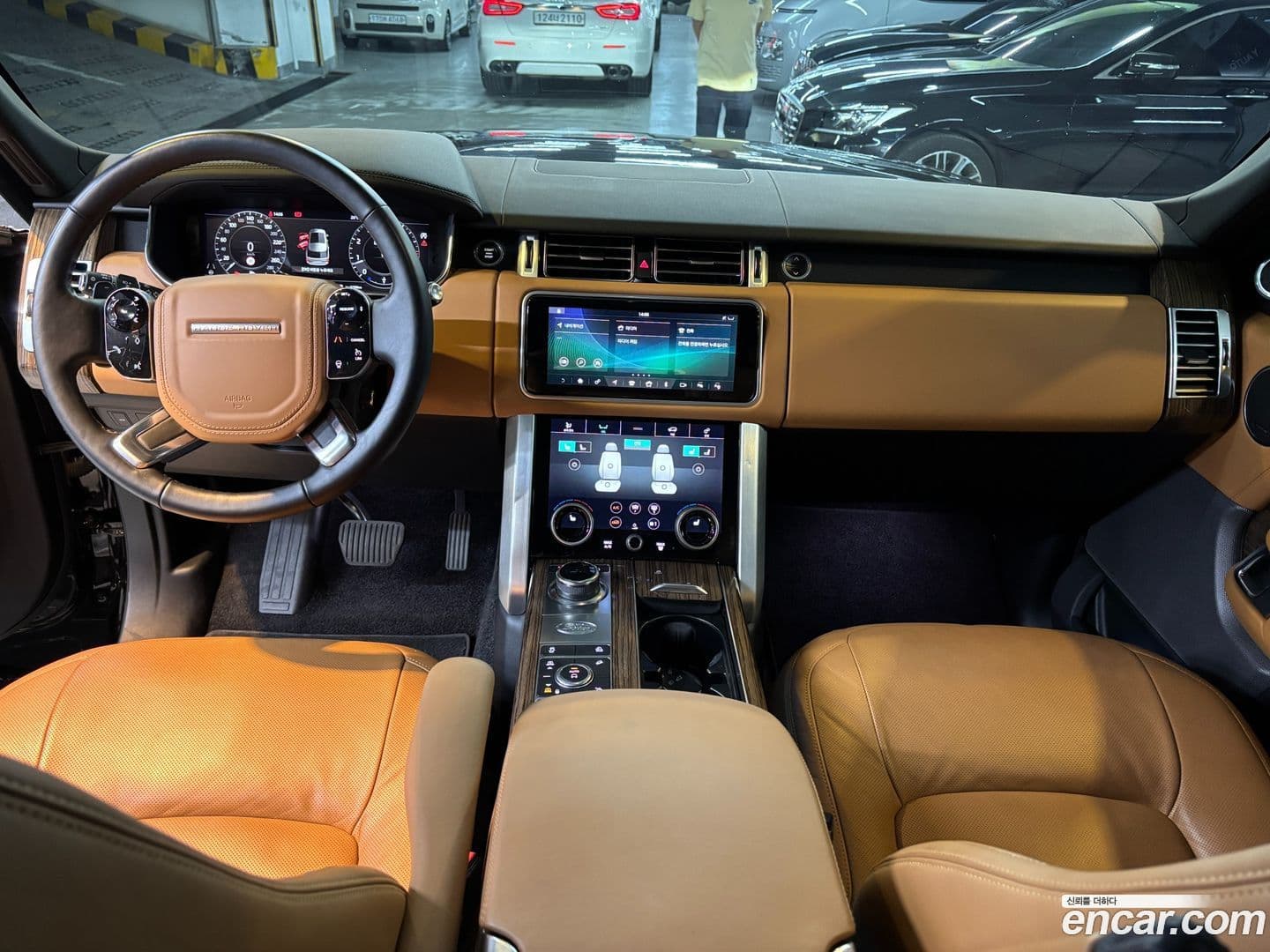 Main__Slider__Photo:Range Rover Land Rover 2020.4-6