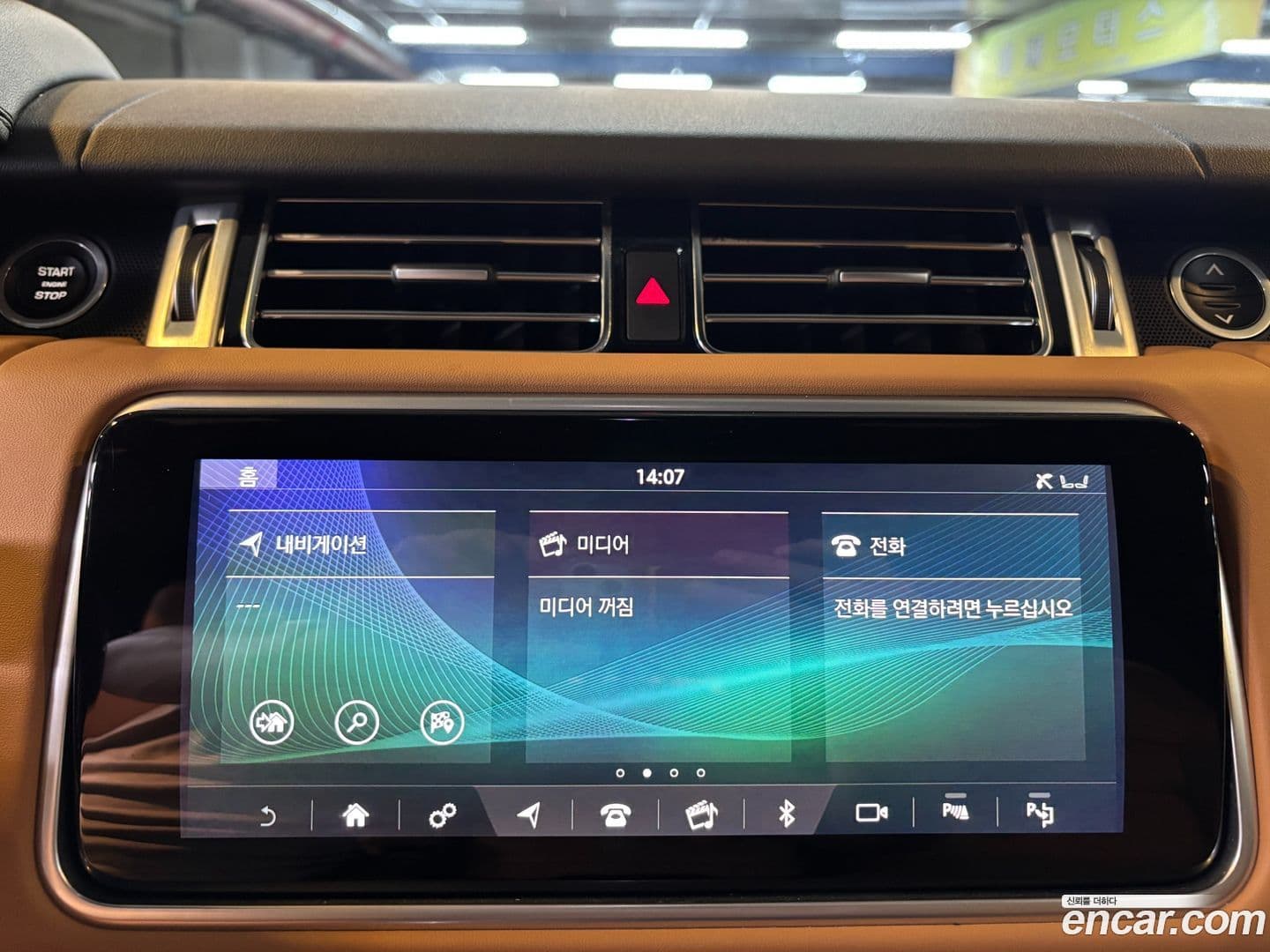 Main__Slider__Photo:Range Rover Land Rover 2020.4-11