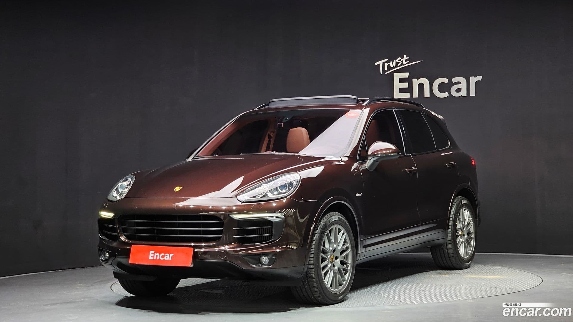 Main__Slider__Photo:Cayenne Porsche 2017.1-0