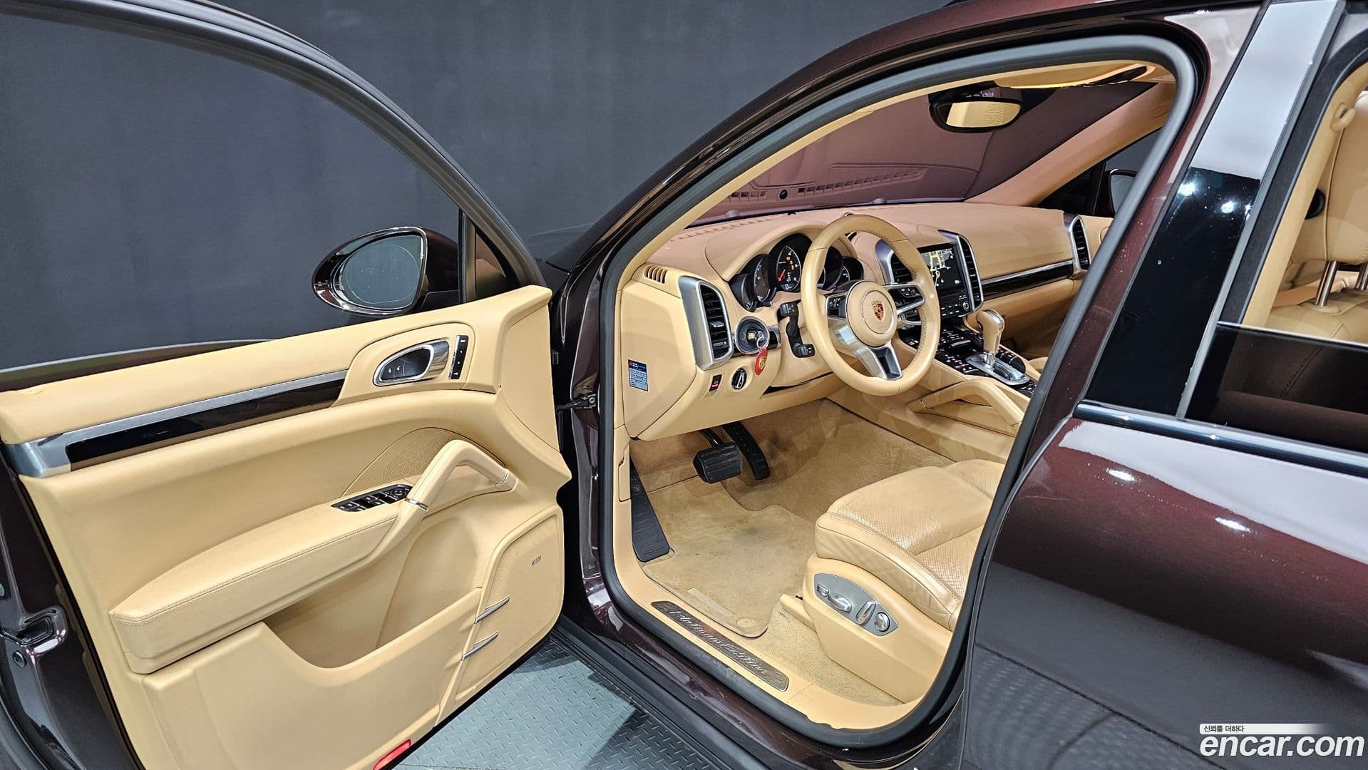 Main__Slider__Photo:Cayenne Porsche 2017.1-9