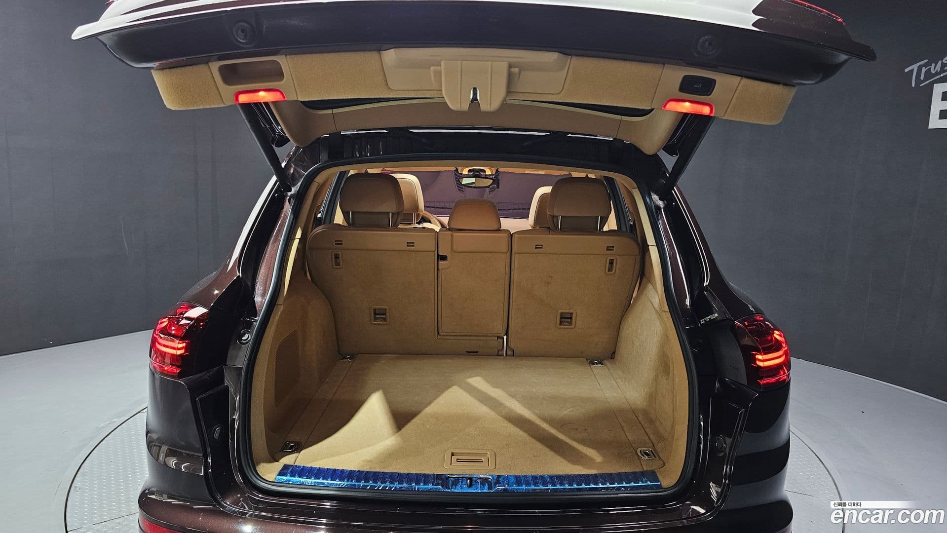 Main__Slider__Photo:Cayenne Porsche 2017.1-19