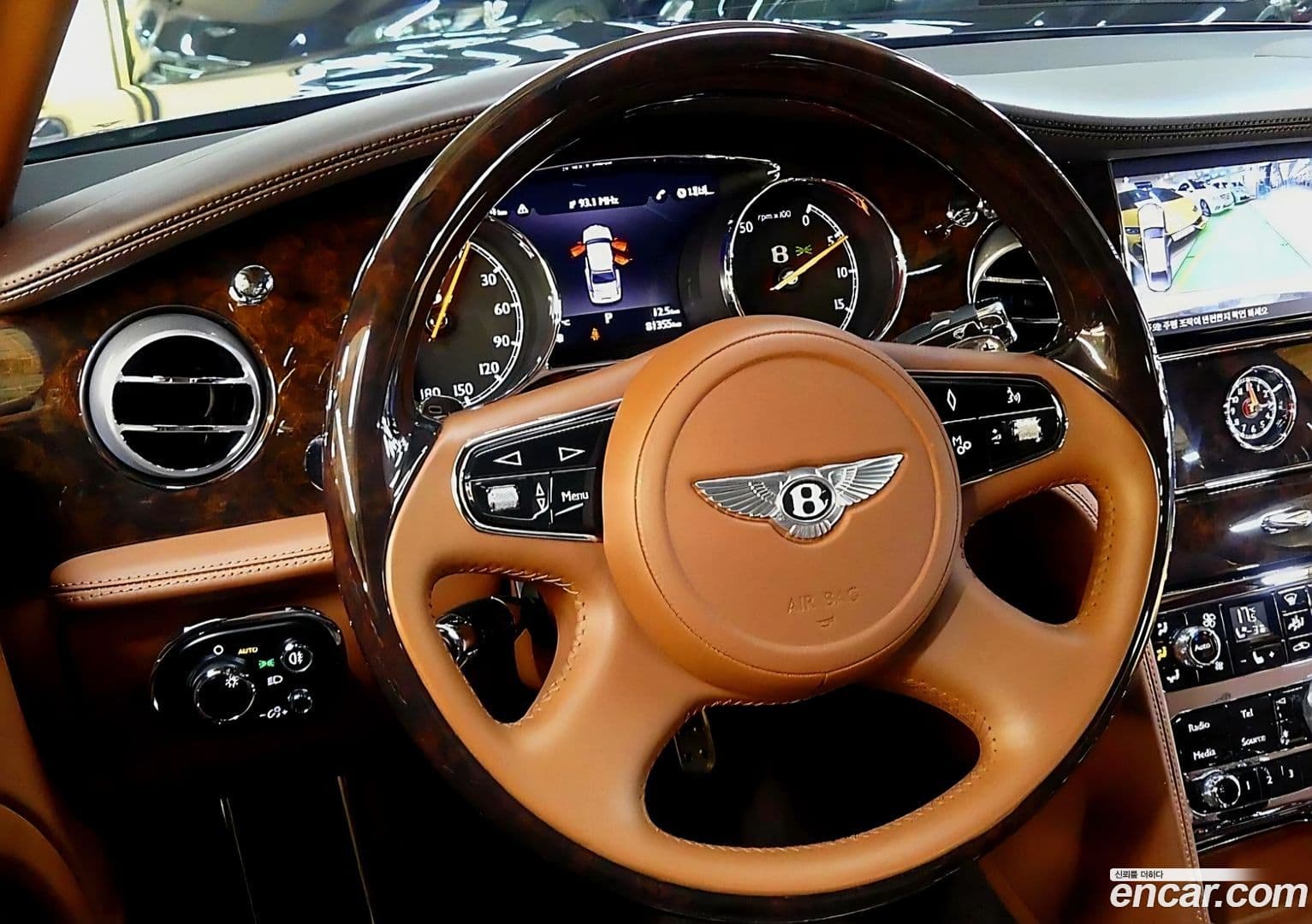 Main__Slider__Photo:Mulsanne Bentley 2017.11-10