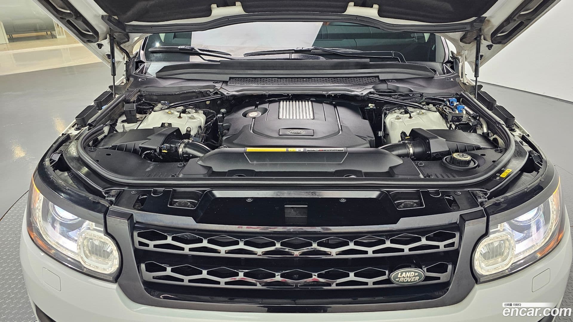 Main__Slider__Photo:Range Rover Sport Land Rover 2015.1-5