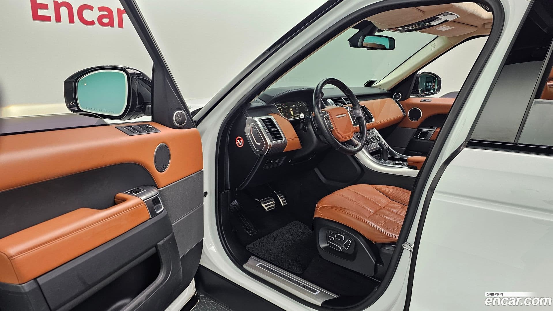 Main__Slider__Photo:Range Rover Sport Land Rover 2015.1-10