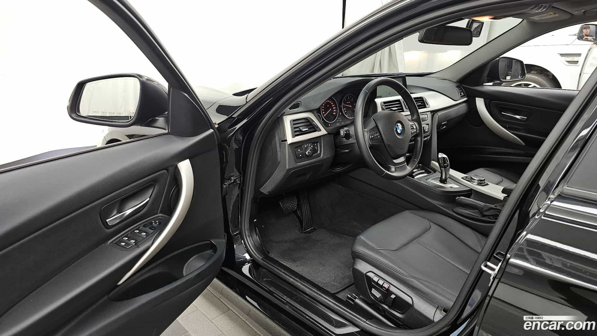 3-Series BMW 2015.4-INNER-010
