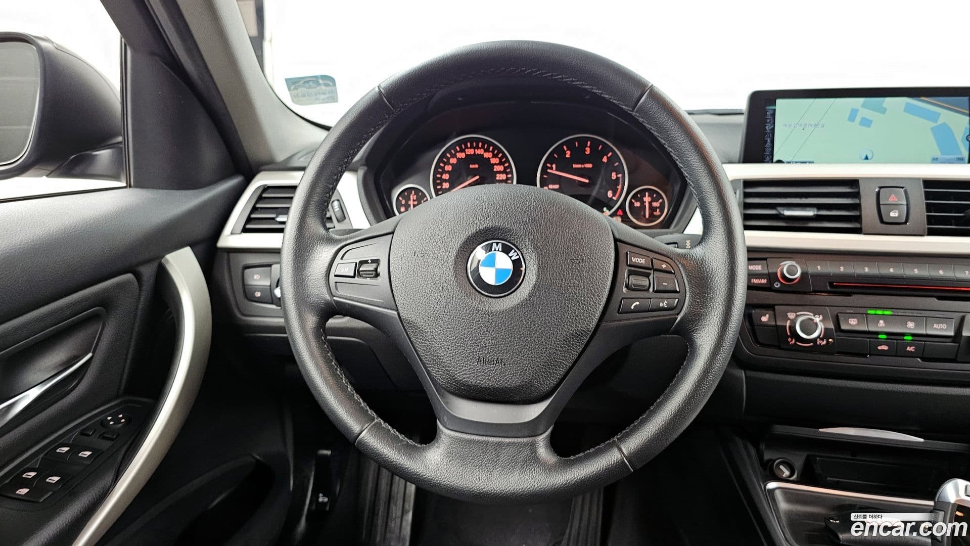 Main__Slider__Photo:3-Series BMW 2015.4-12