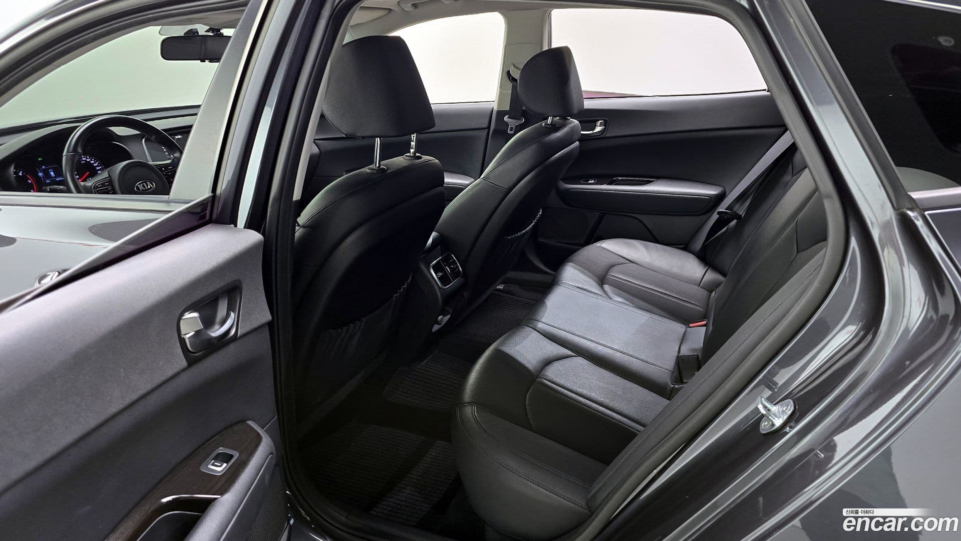 Main__Slider__Photo:K5 Kia 2015.11-10