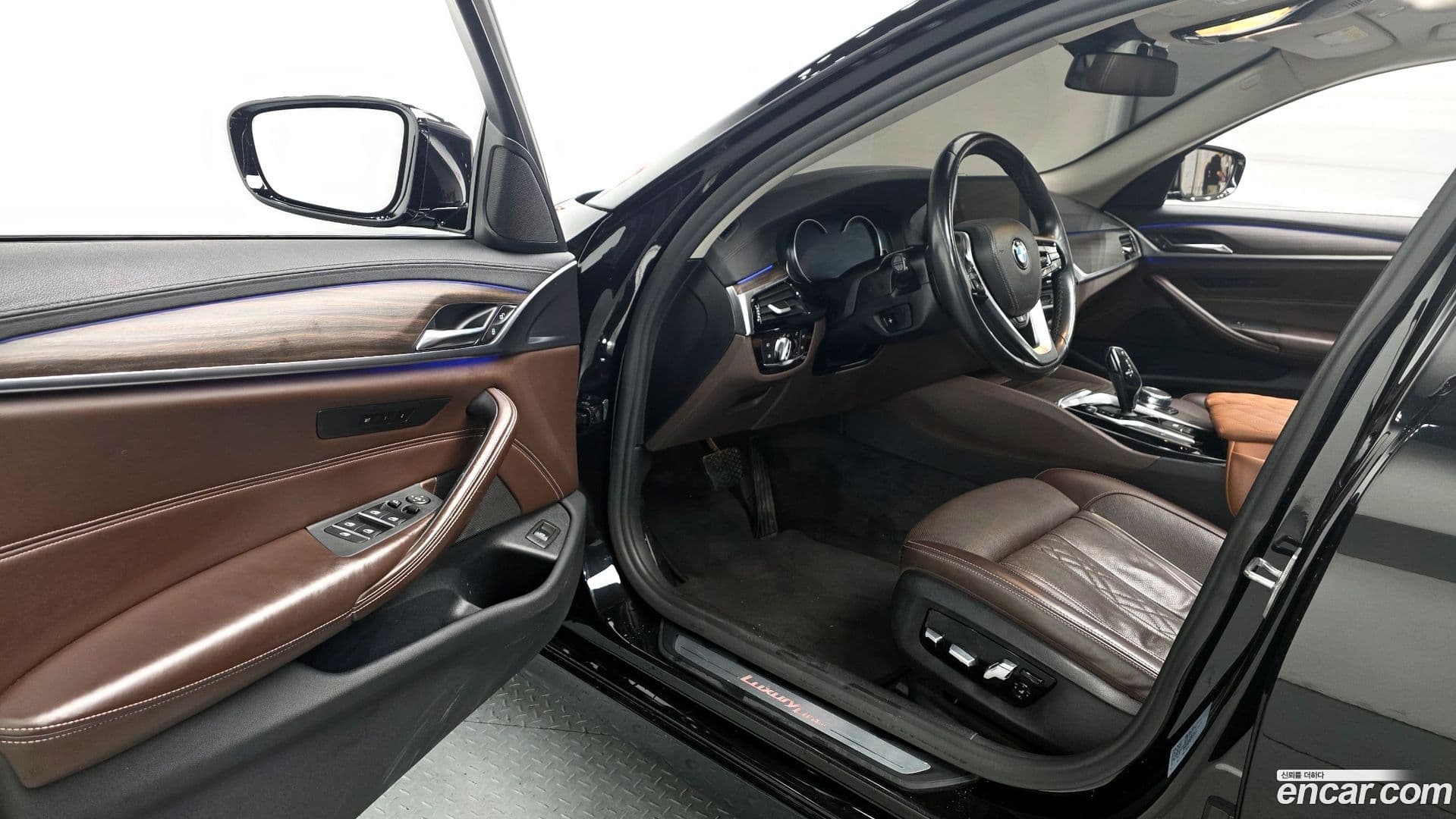 Main__Slider__Photo:5-Series BMW 2018.5-9