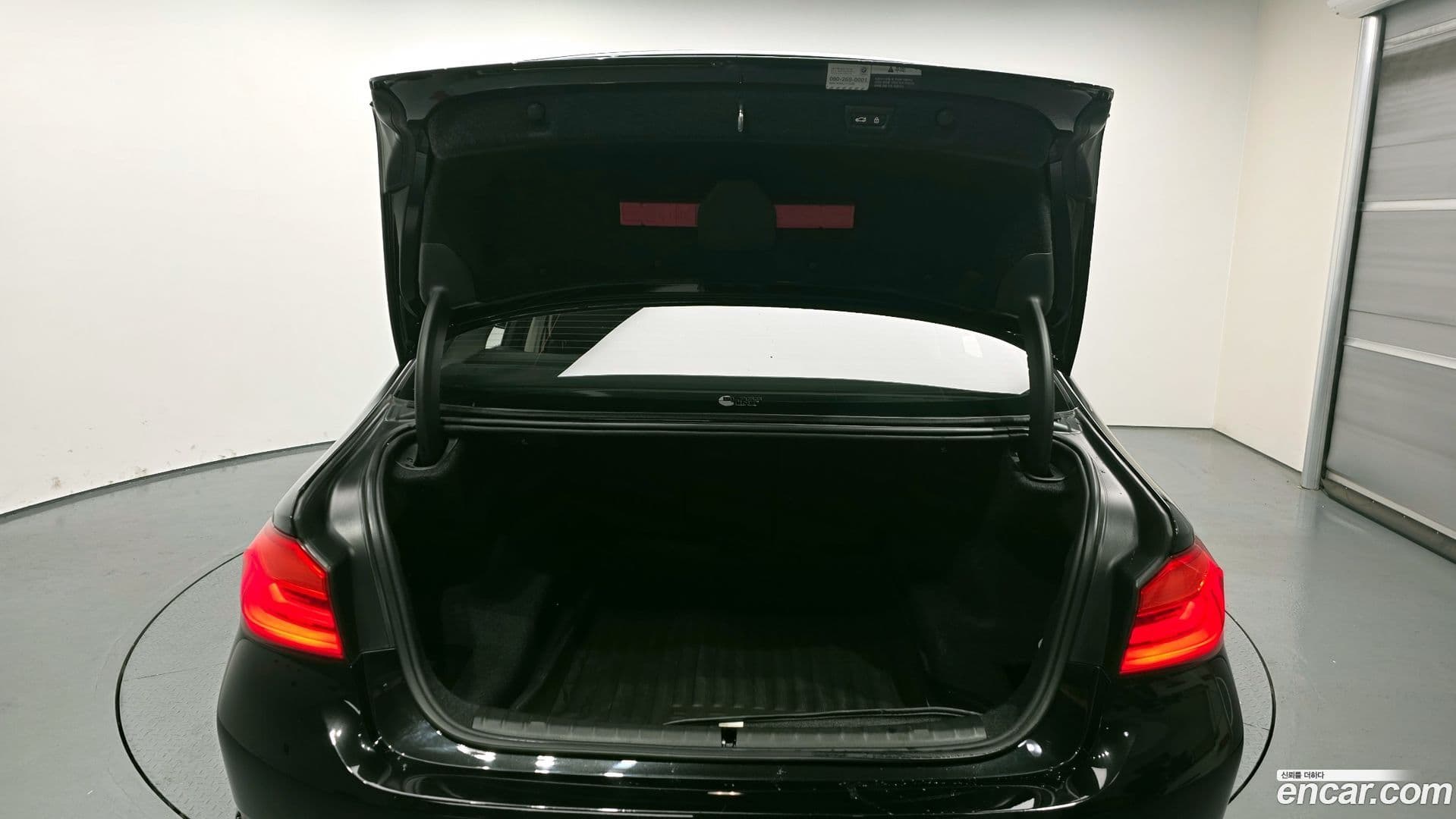 Main__Slider__Photo:5-Series BMW 2018.5-19