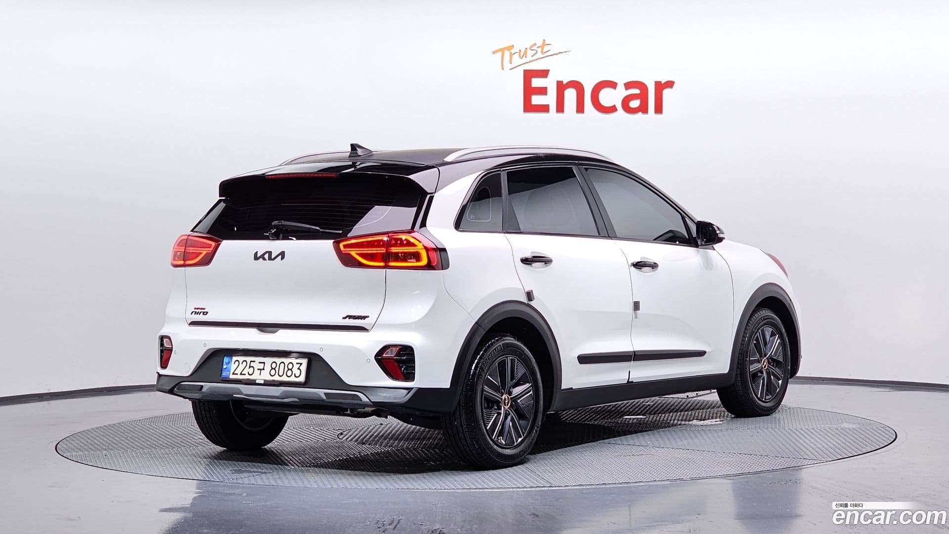 Main__Slider__Photo:Niro Kia 2021.10-1