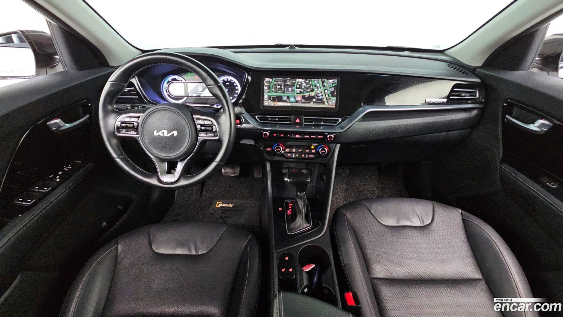 Main__Slider__Photo:Niro Kia 2021.10-6