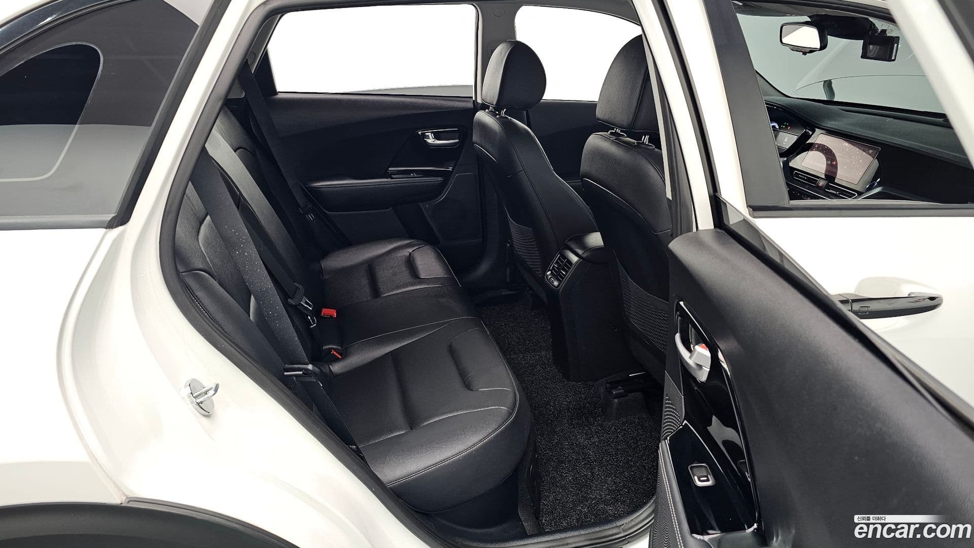 Main__Slider__Photo:Niro Kia 2021.10-10