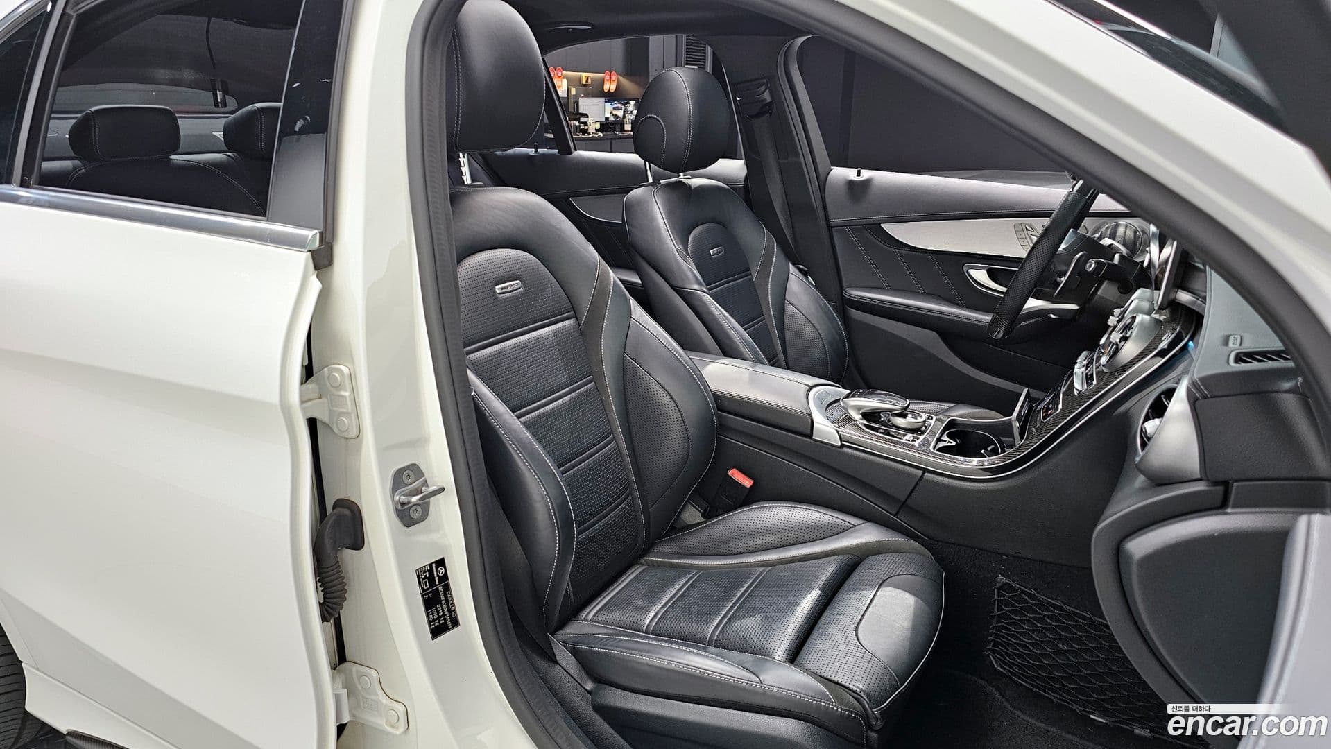 Main__Slider__Photo:C-Class Mercedes-Benz 2017.11-9