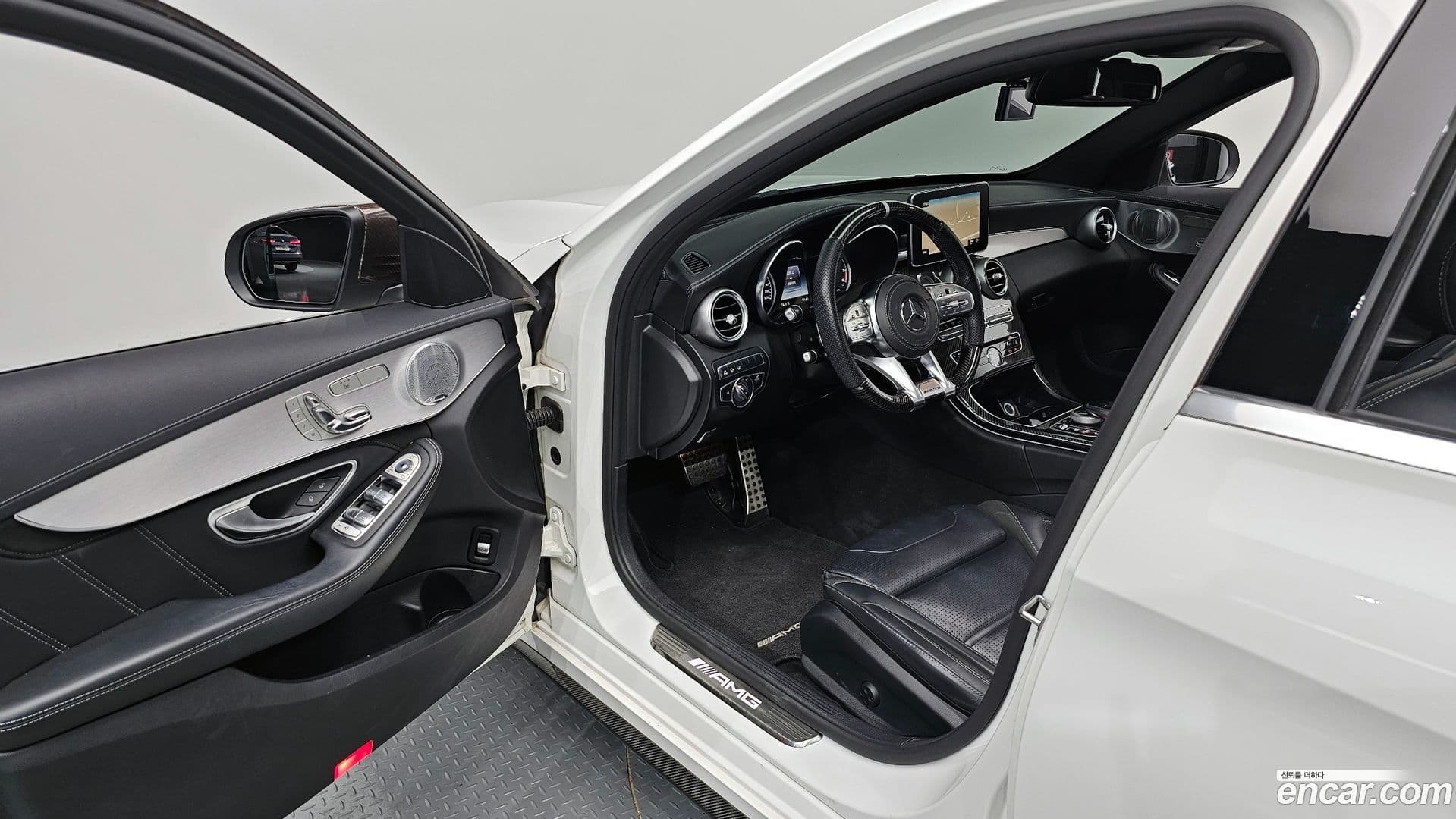 Main__Slider__Photo:C-Class Mercedes-Benz 2017.11-10