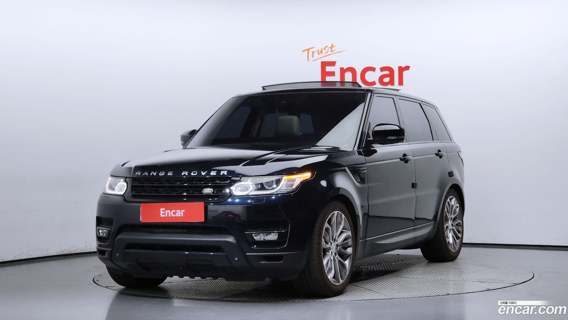 Main__Slider__Photo:Range Rover Sport Land Rover 2014.4-0