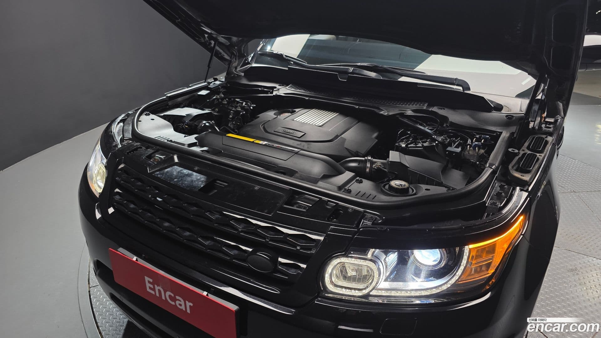 Main__Slider__Photo:Range Rover Sport Land Rover 2015.9-5