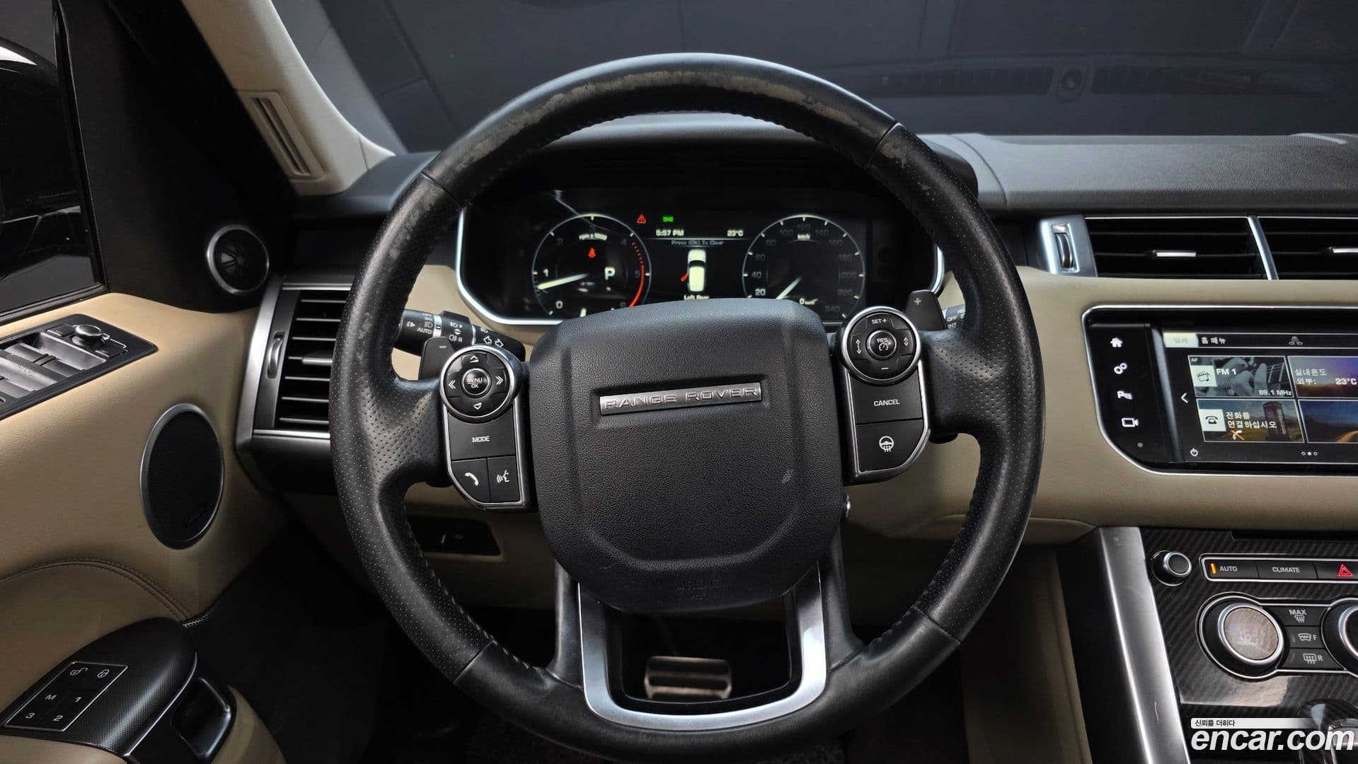 Main__Slider__Photo:Range Rover Sport Land Rover 2015.9-12