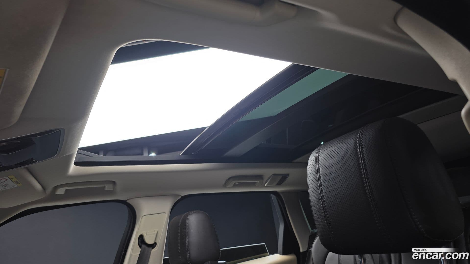 Main__Slider__Photo:Range Rover Sport Land Rover 2015.9-18