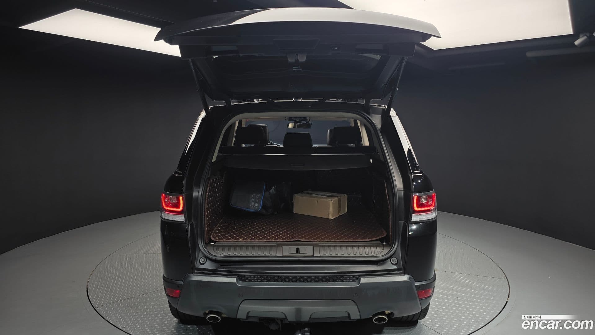 Main__Slider__Photo:Range Rover Sport Land Rover 2015.9-19