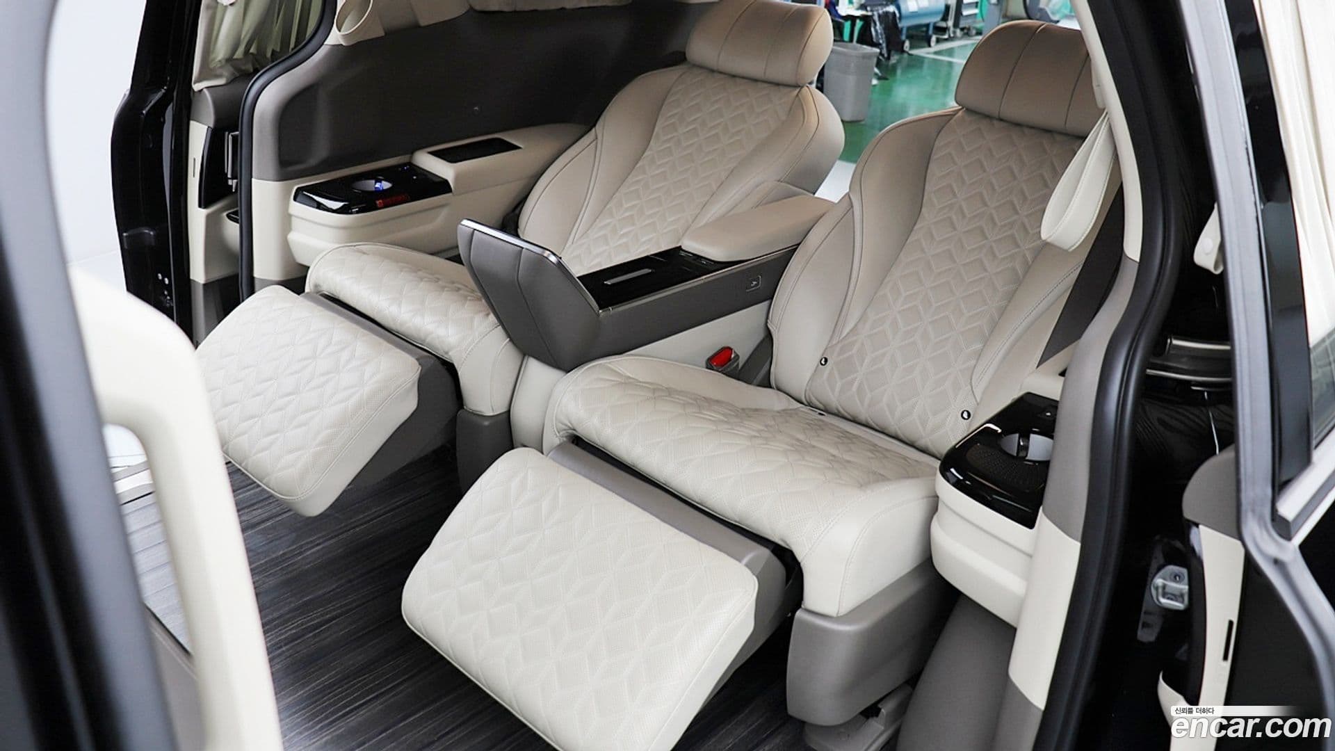 Main__Slider__Photo:Canival Kia 2022.1-6