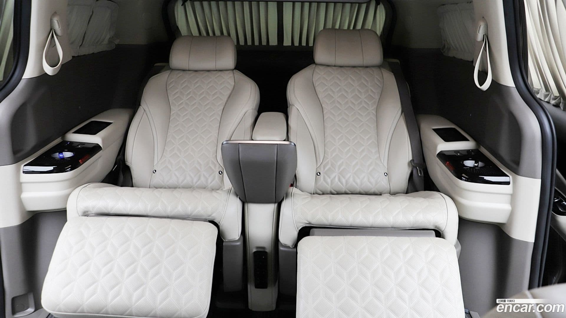 Main__Slider__Photo:Canival Kia 2022.1-7