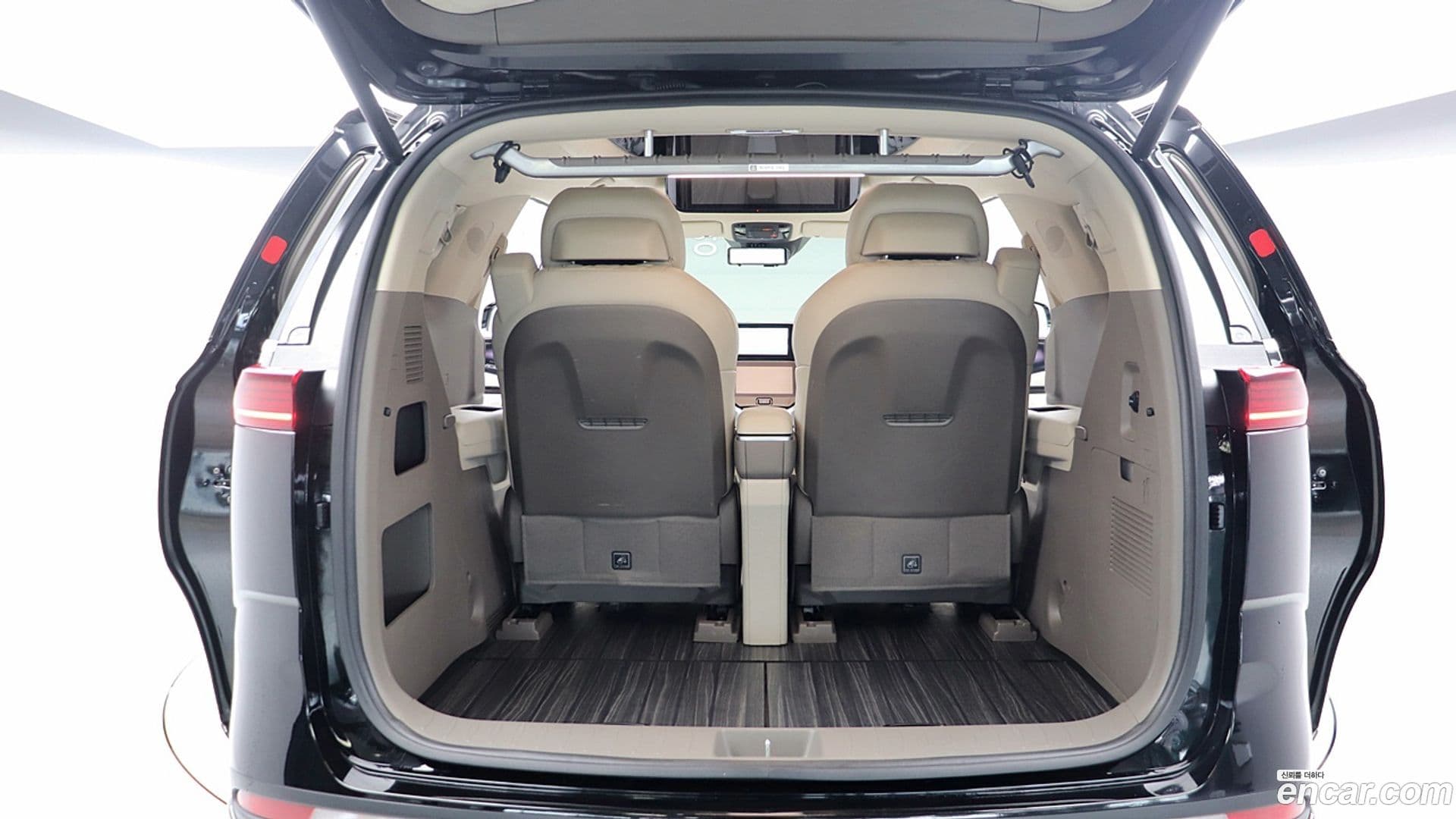 Main__Slider__Photo:Canival Kia 2022.1-15