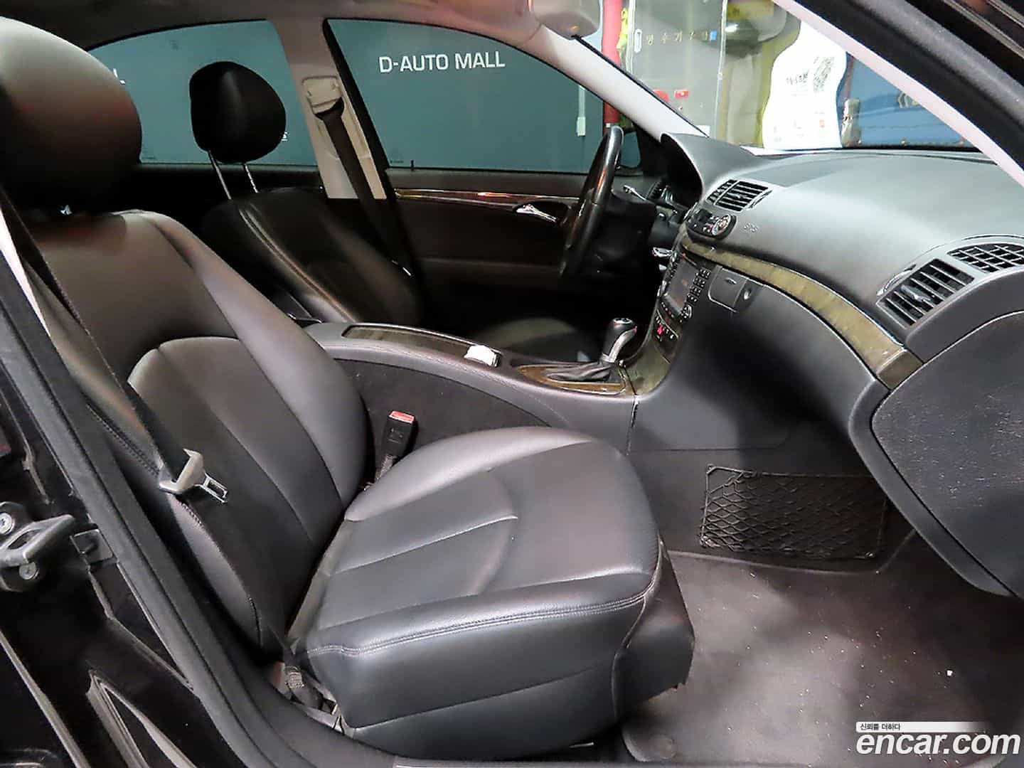 E-Class Mercedes-Benz 2008.2-INNER-008