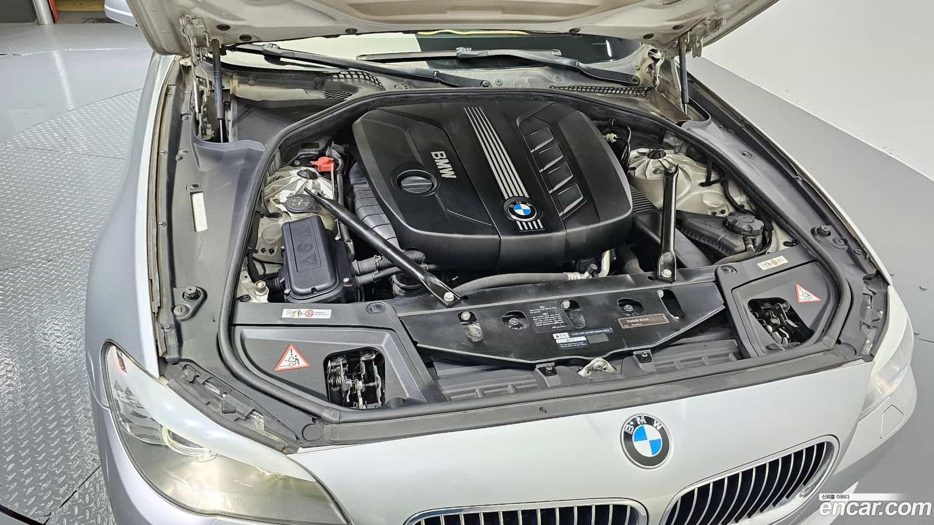 5-Series BMW 2011.4-INNER-006