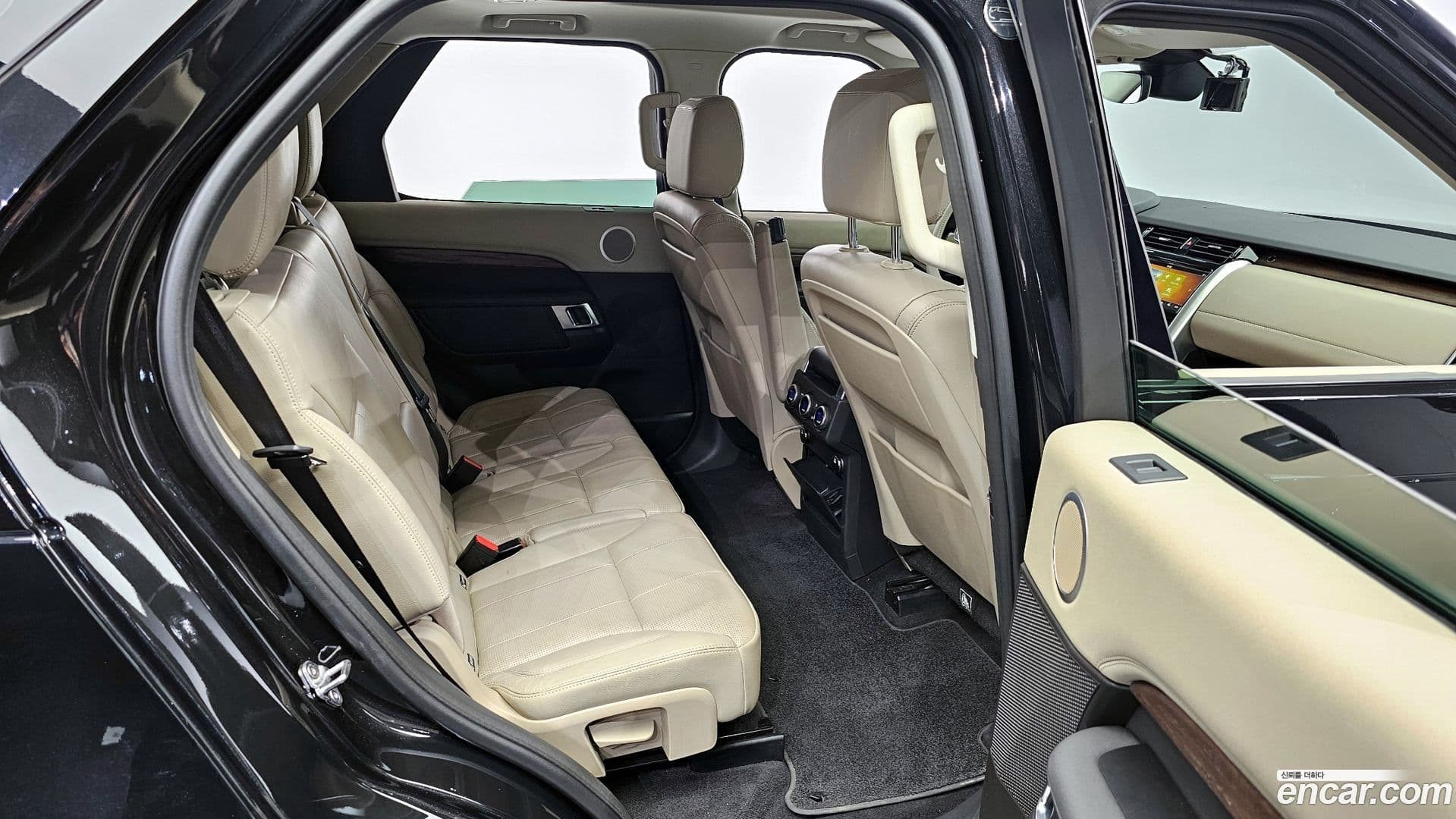 Main__Slider__Photo:Discovery Land Rover 2017.6-11