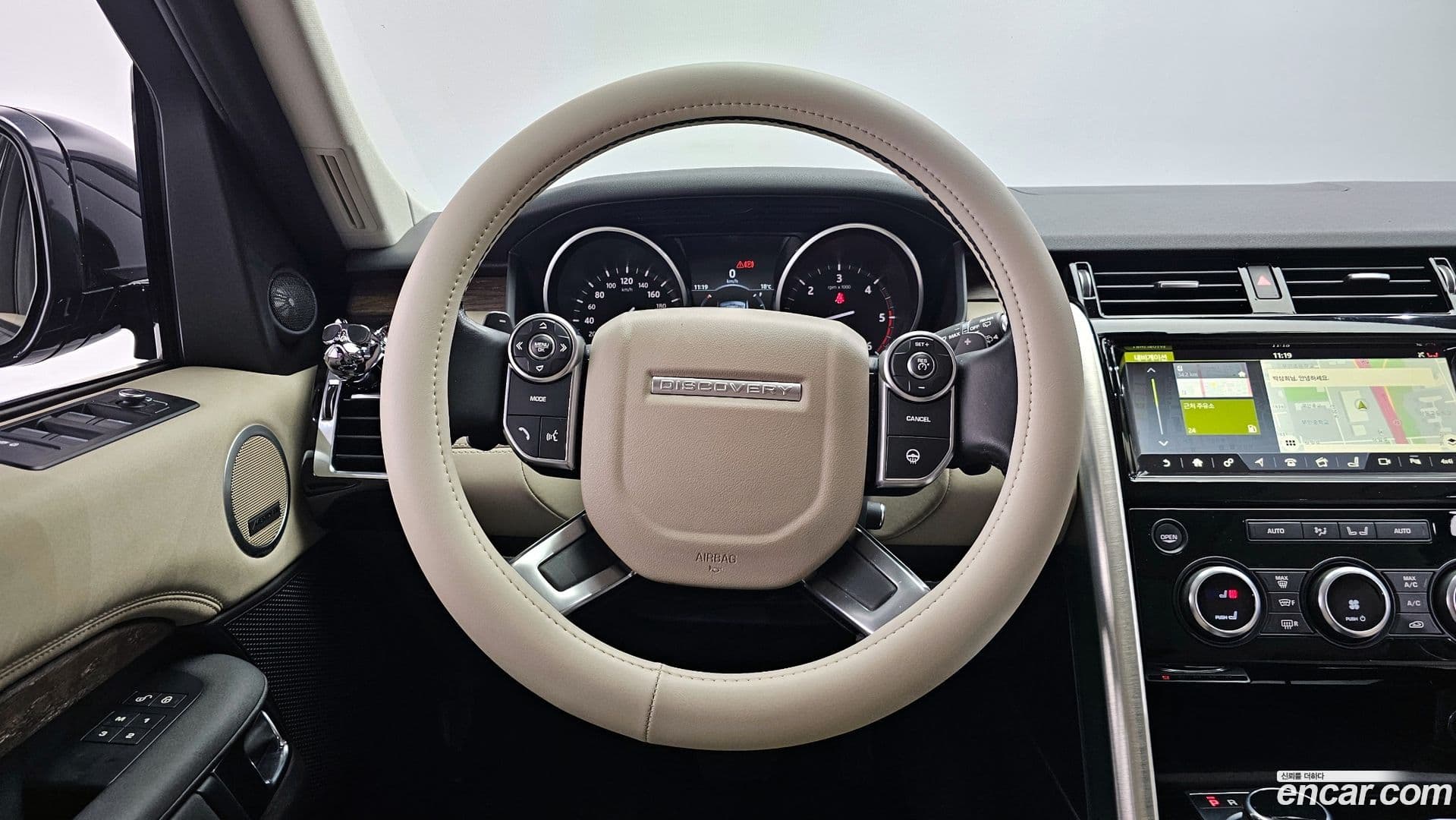 Main__Slider__Photo:Discovery Land Rover 2017.6-12