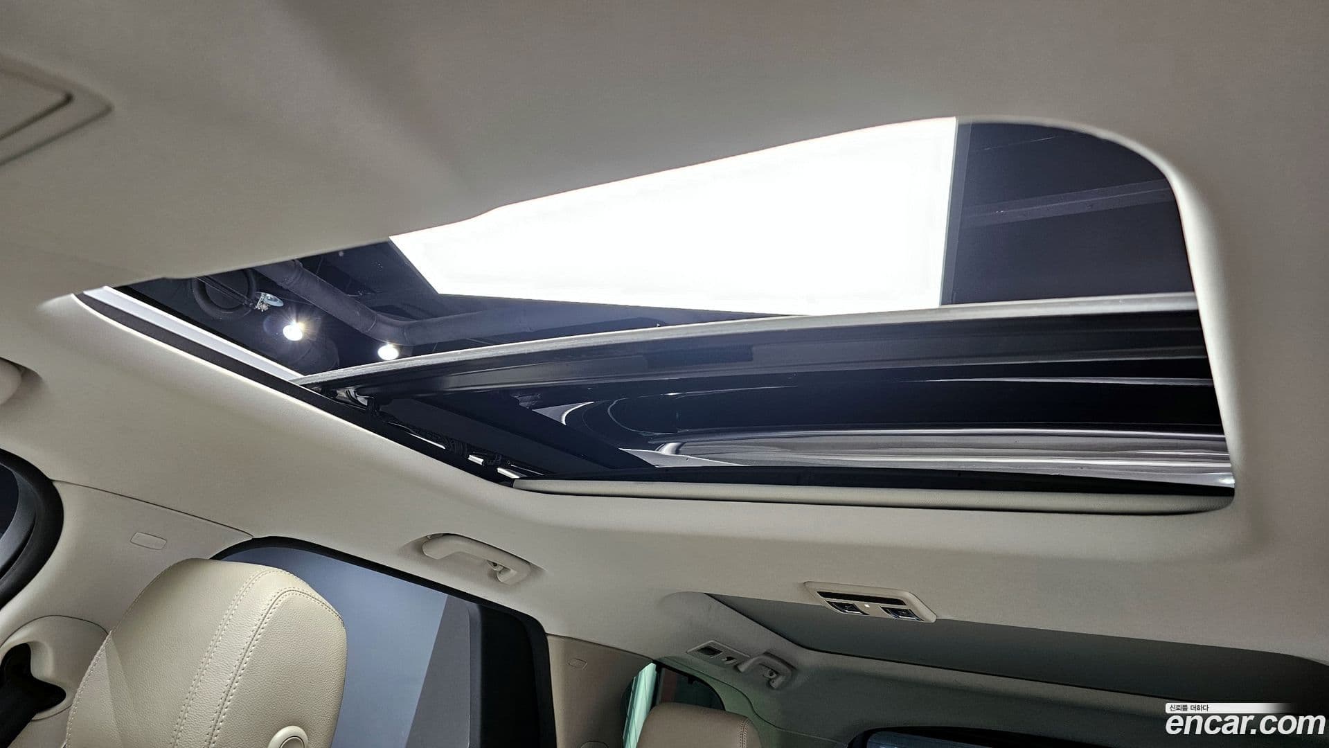 Main__Slider__Photo:Discovery Land Rover 2017.6-15