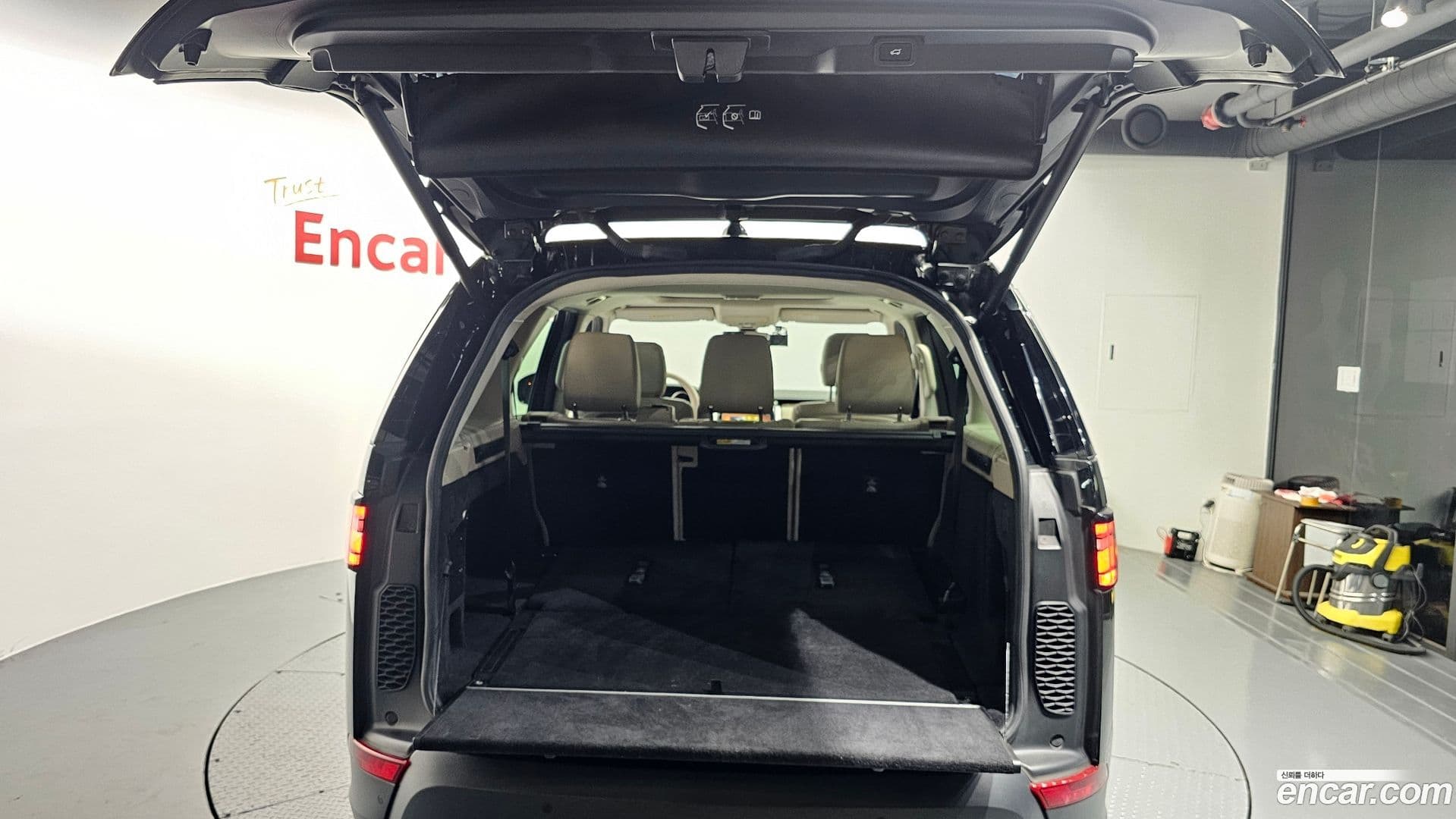 Main__Slider__Photo:Discovery Land Rover 2017.6-19