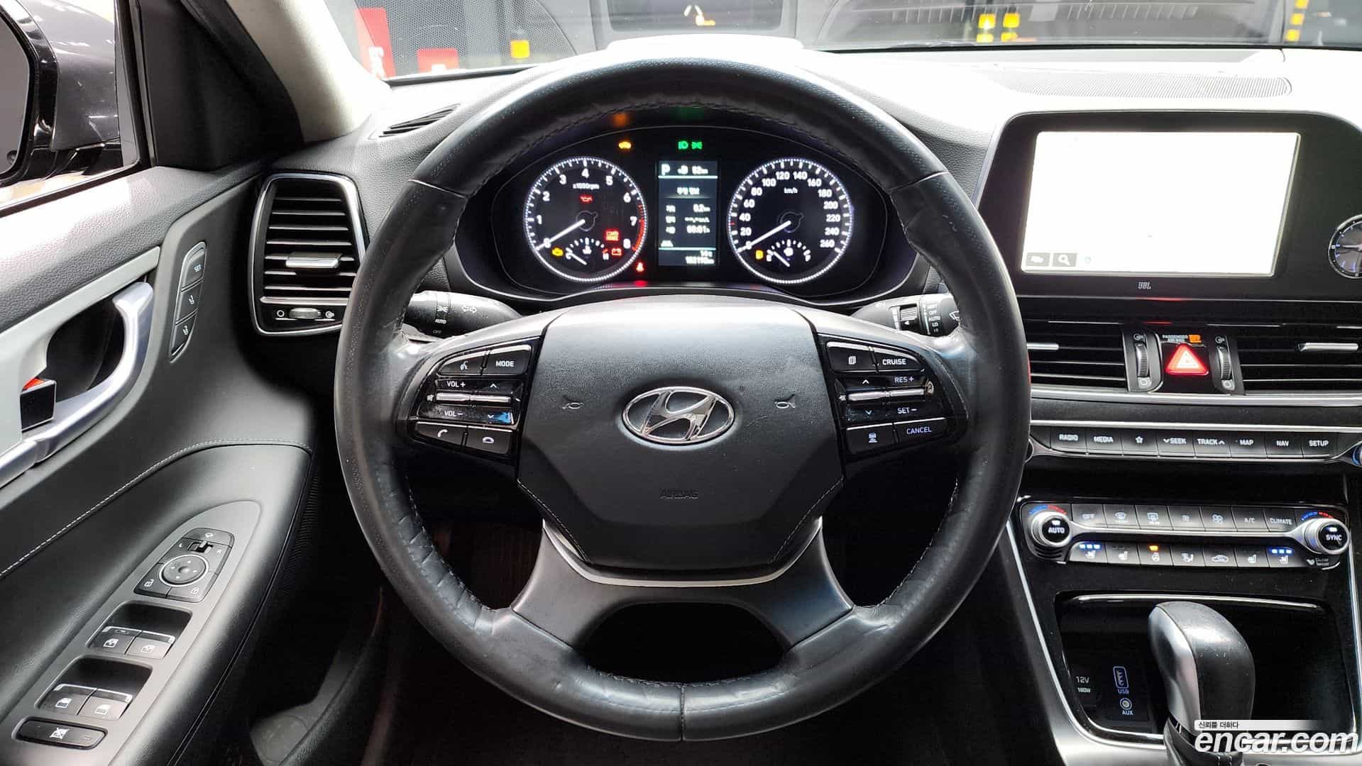 Grandeur Hyundai 2018.2-OPTION-017