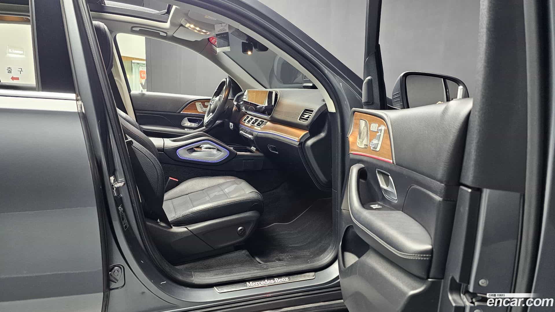 GLE-Class Mercedes-Benz 2021.11-INNER-010