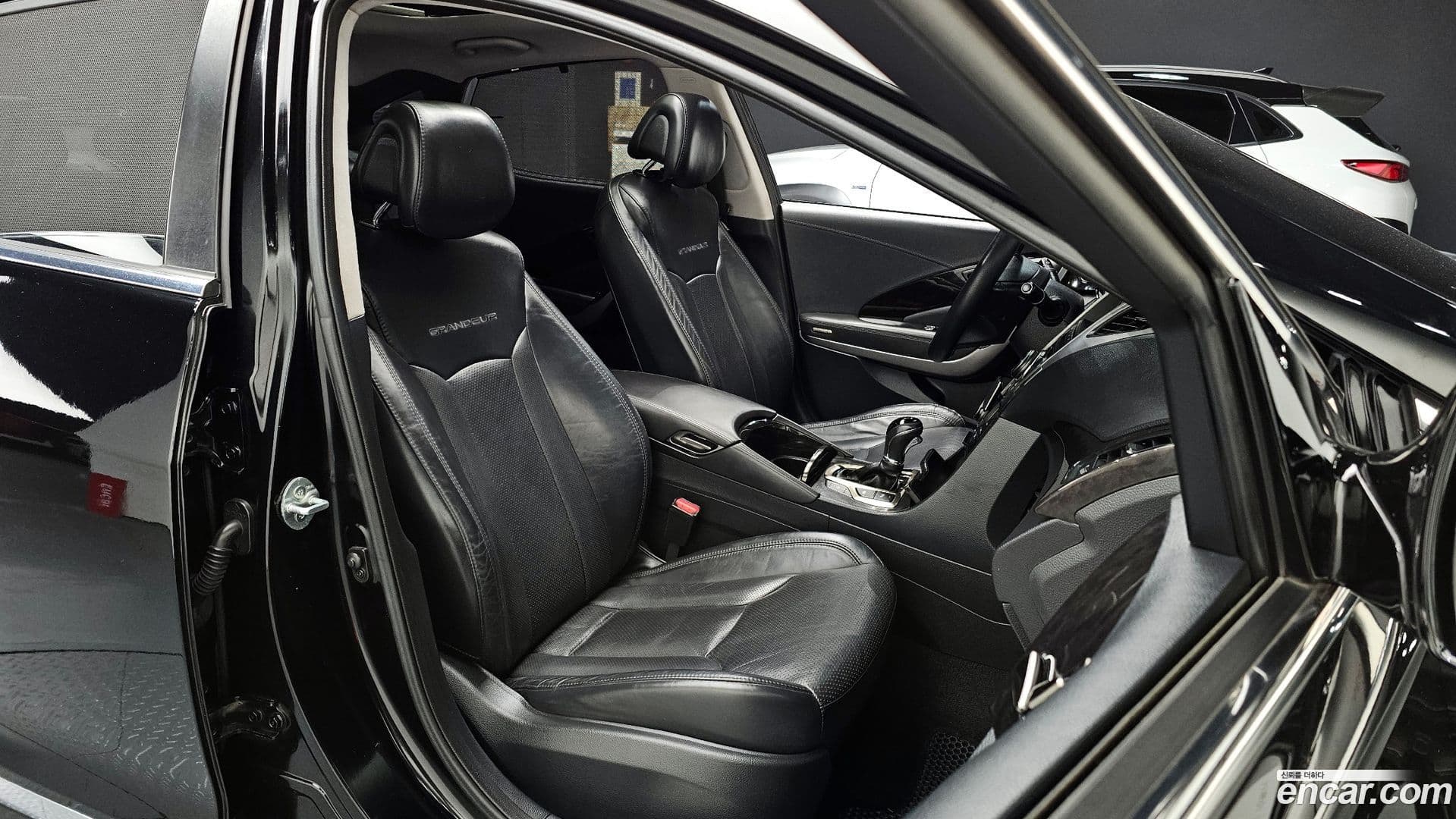 Main__Slider__Photo:Grandeur Hyundai 2013.3-9