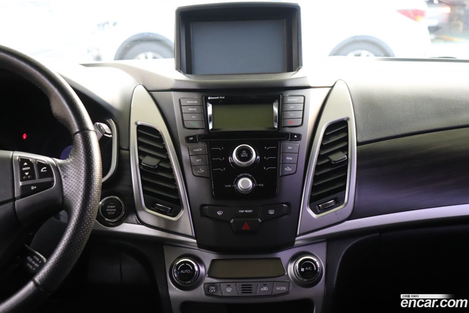 Main__Slider__Photo:KORANDO KG_Mobility_Ssangyong 2013.9-10